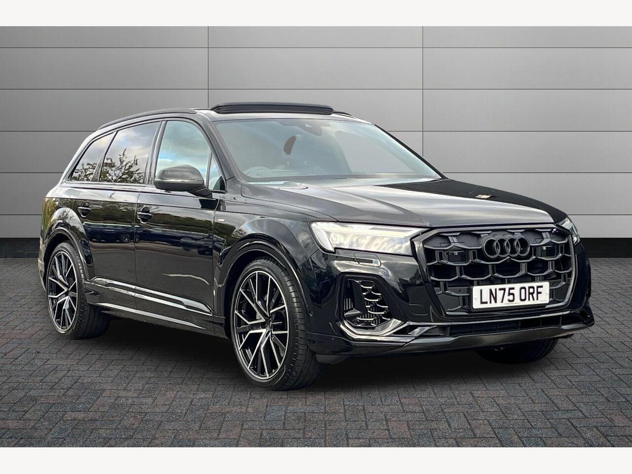 Main listing image - Audi Q7