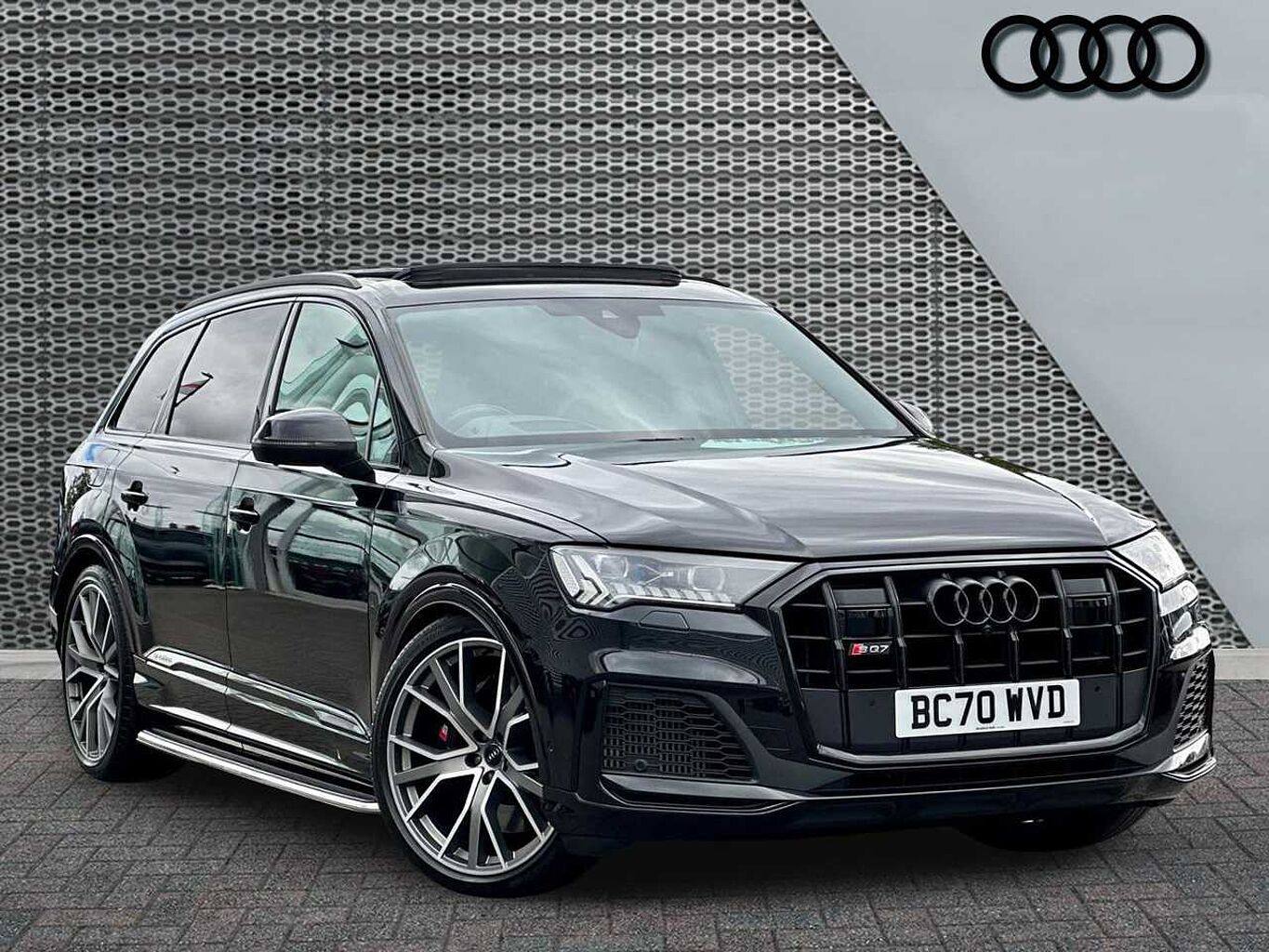 Main listing image - Audi Q7