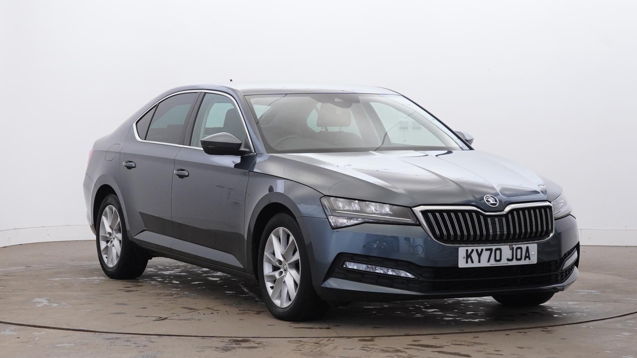 Main listing image - Skoda Superb