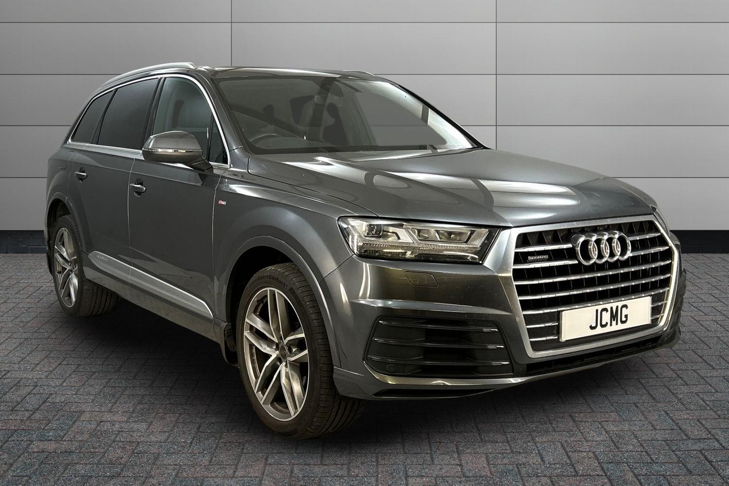 Main listing image - Audi Q7