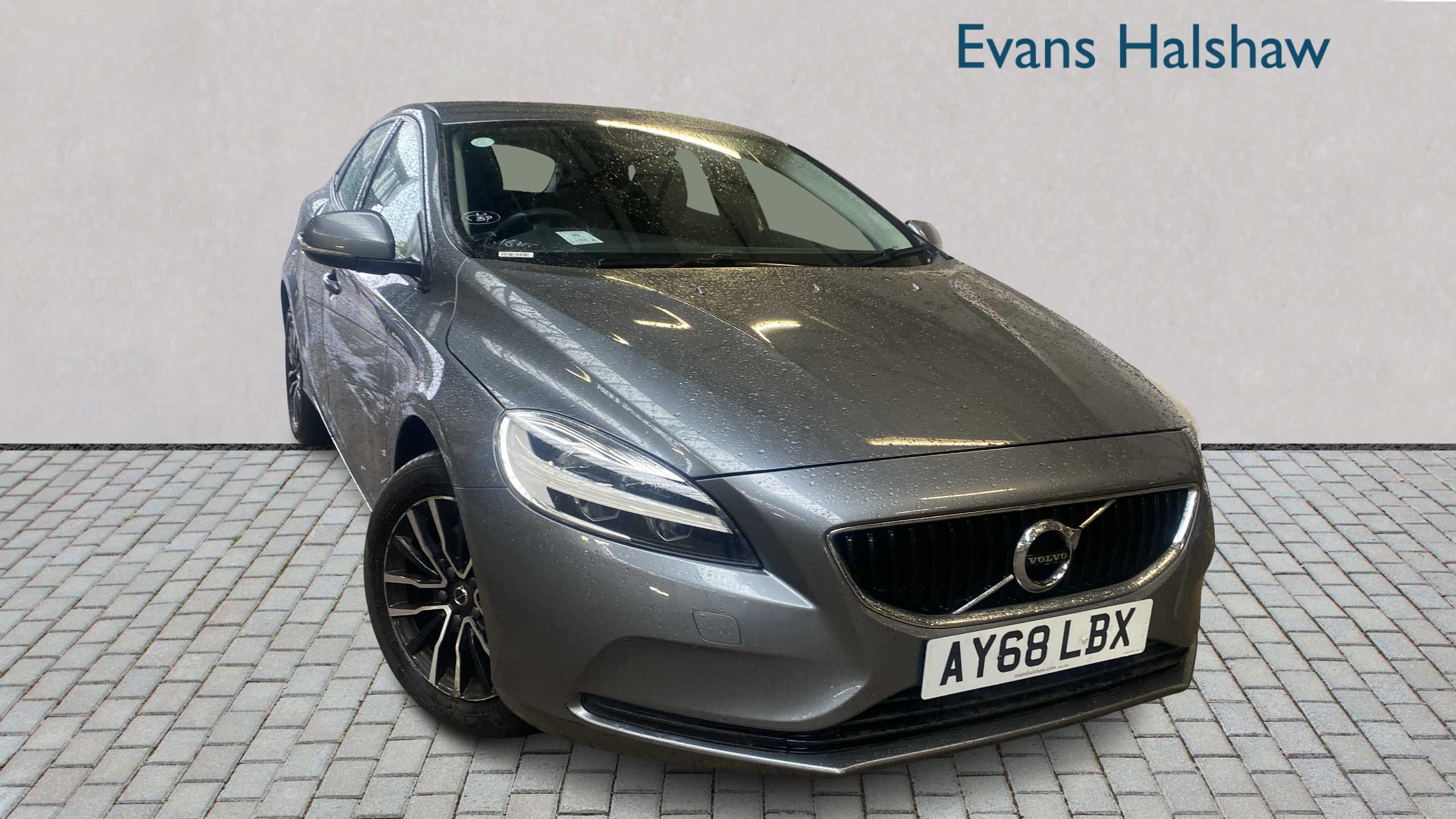 Main listing image - Volvo V40
