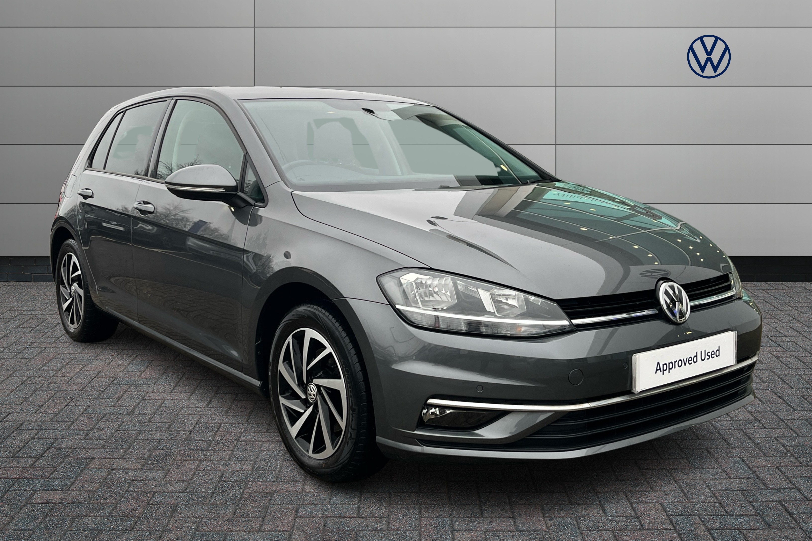 Main listing image - Volkswagen Golf