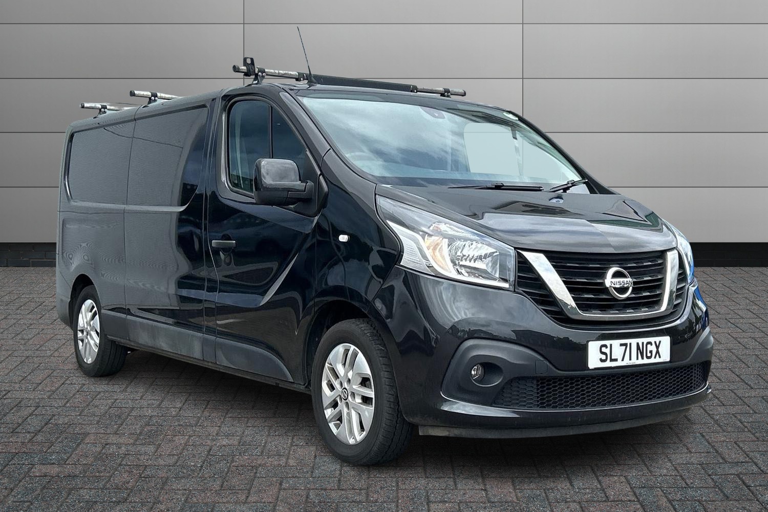 Main listing image - Nissan NV300