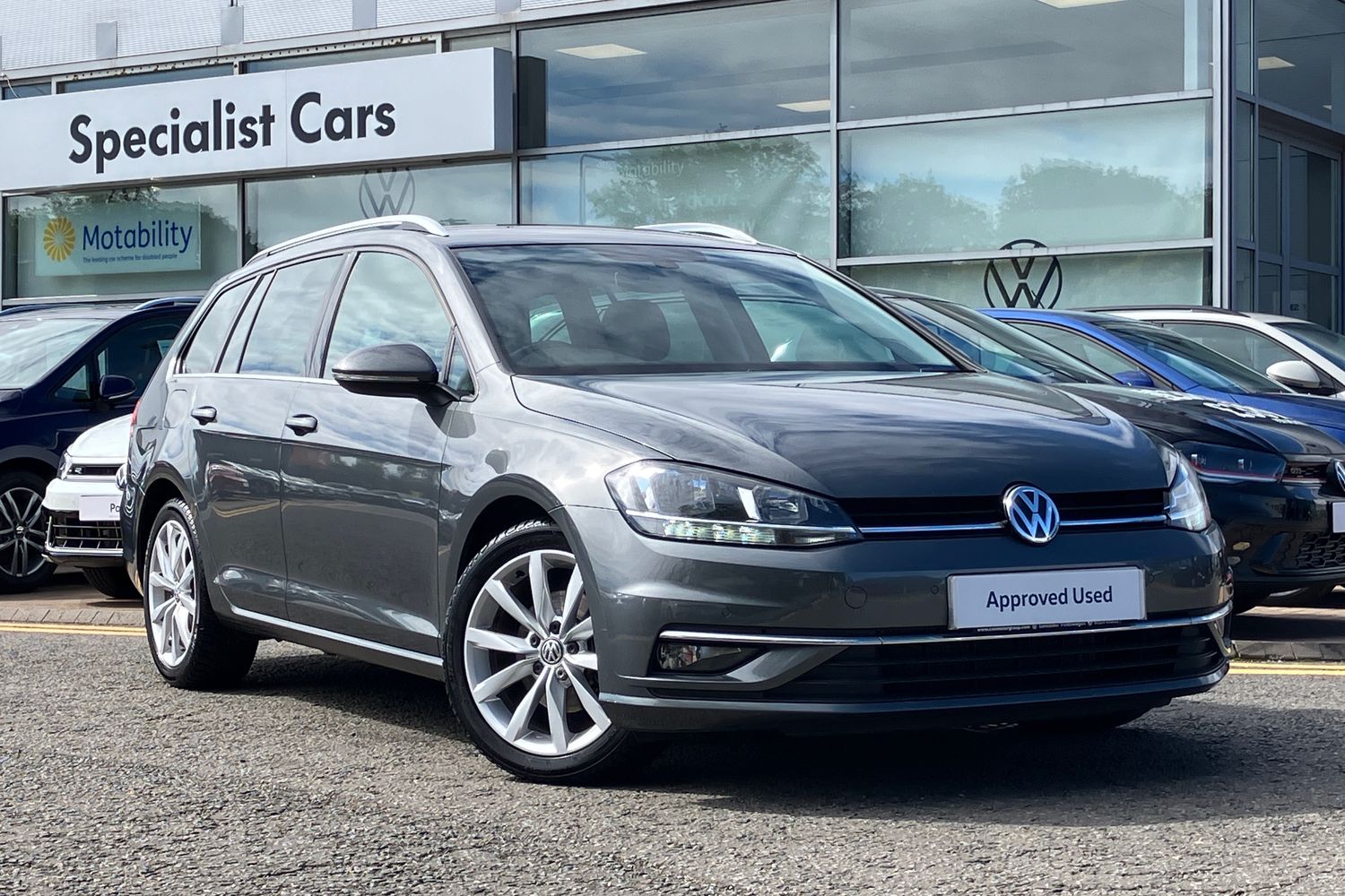 Main listing image - Volkswagen Golf Estate