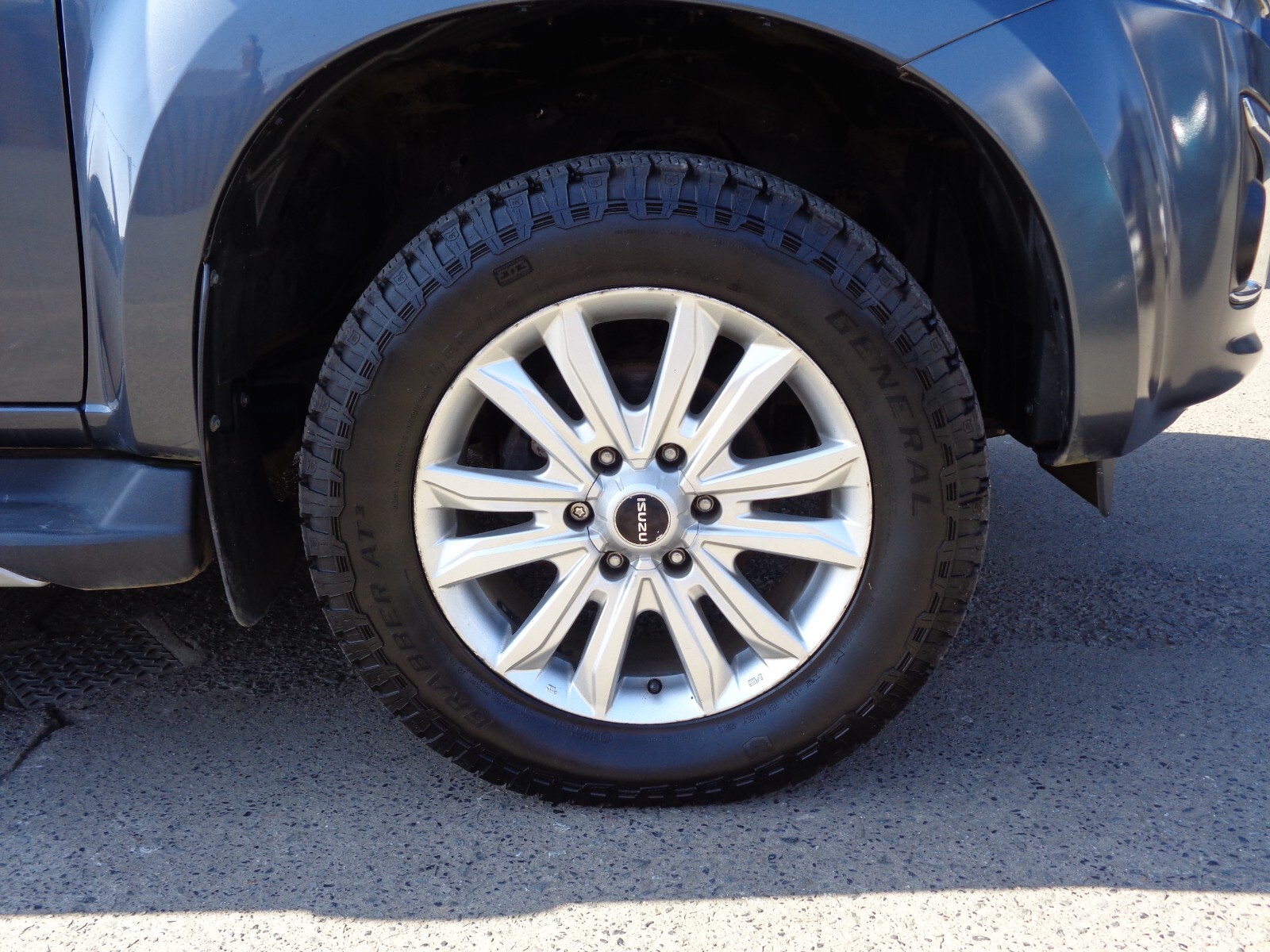 Main listing image - Isuzu D-Max