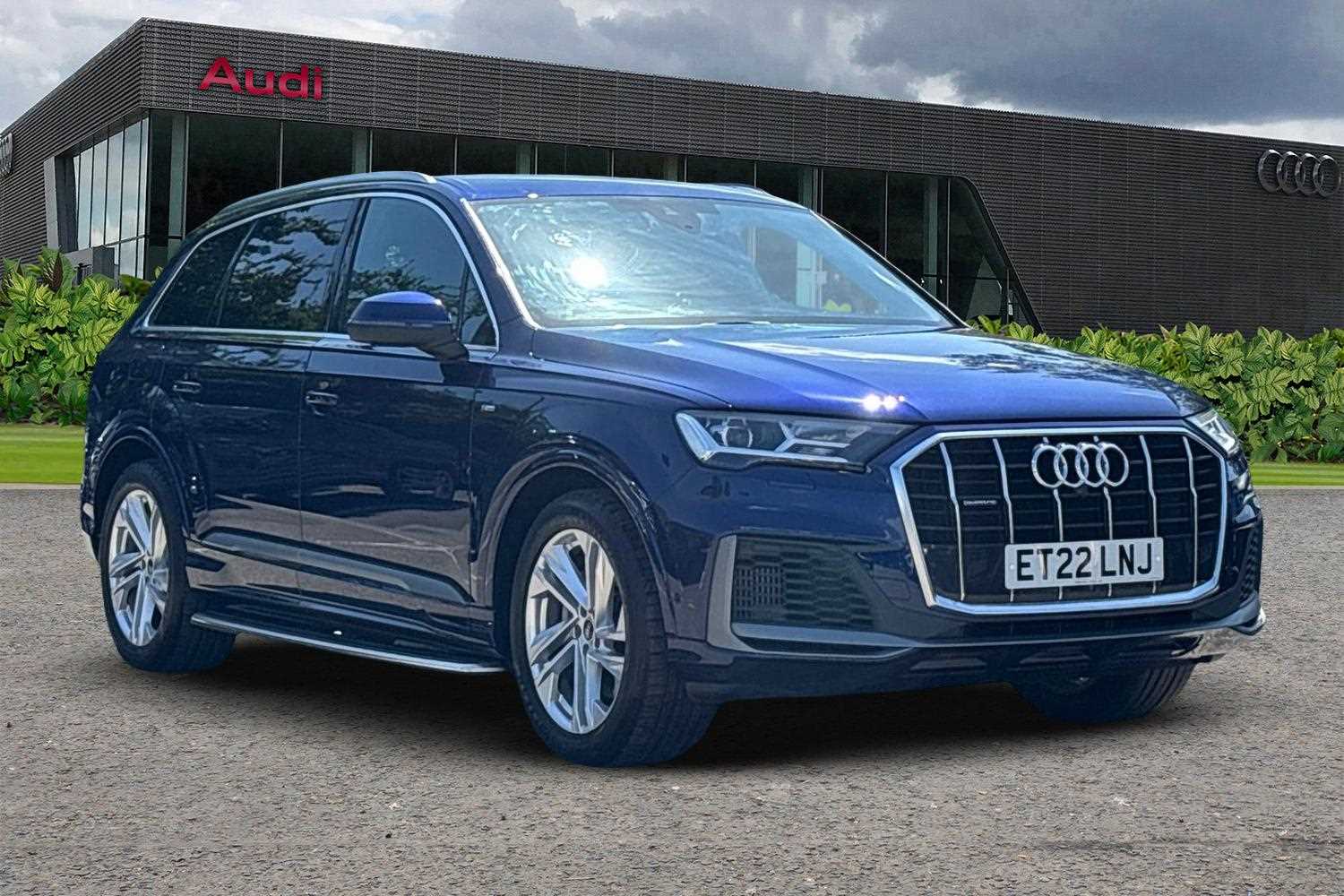Main listing image - Audi Q7