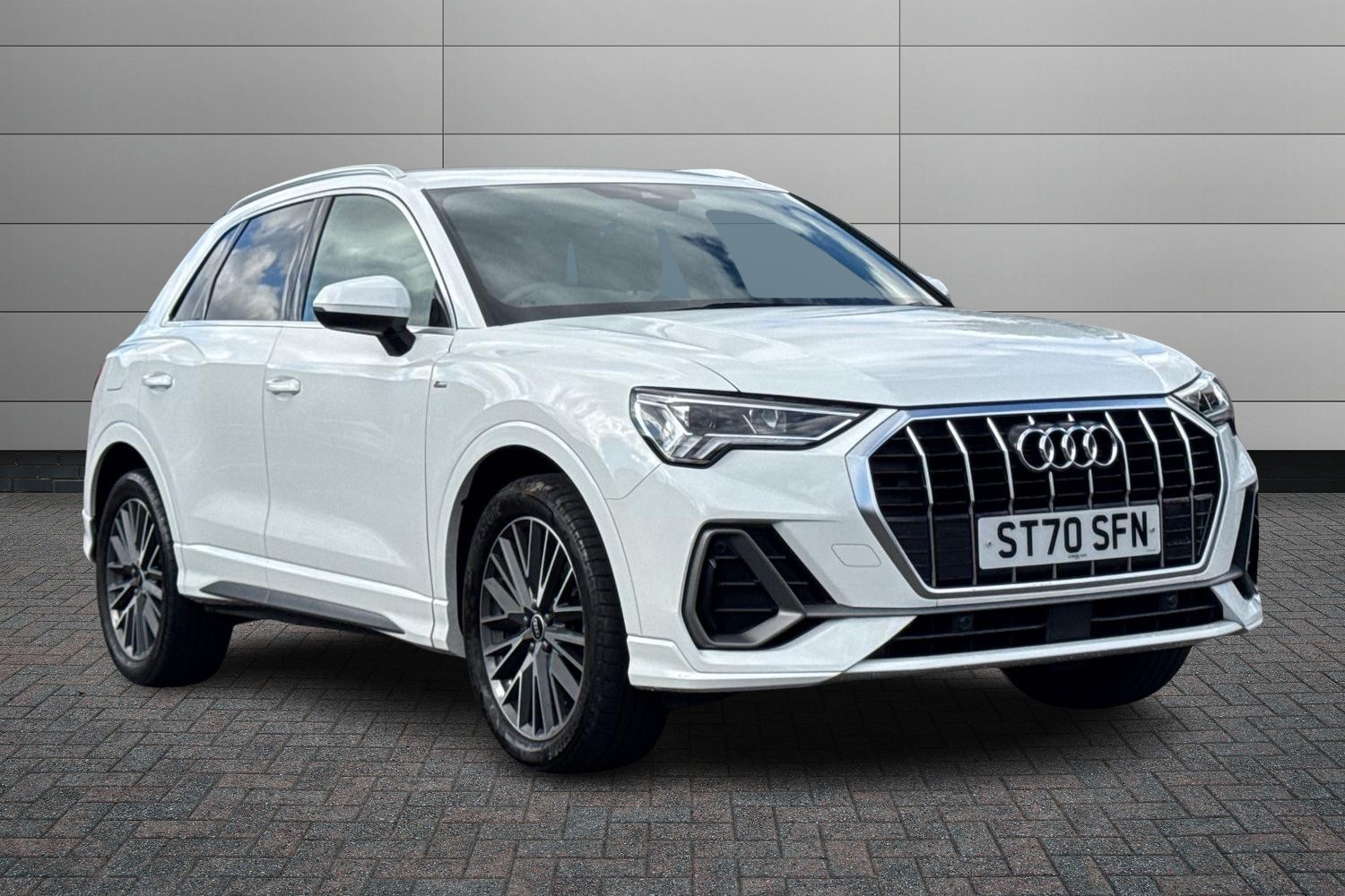 Main listing image - Audi Q3