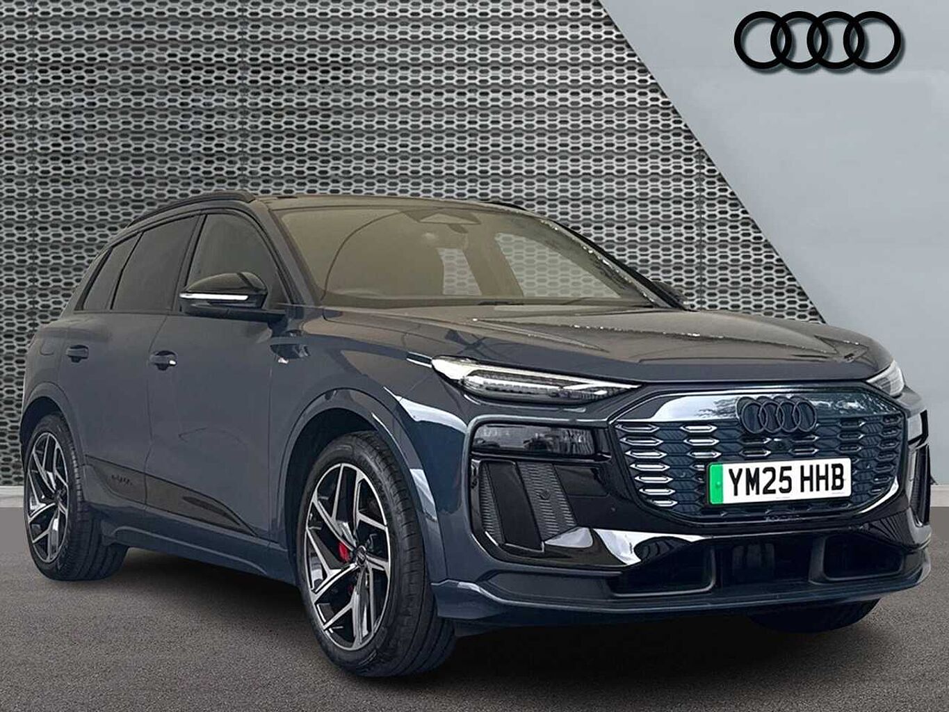 Main listing image - Audi Q6