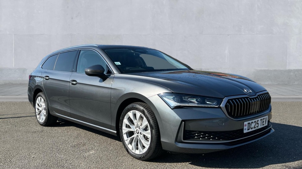 Main listing image - Skoda Superb Estate