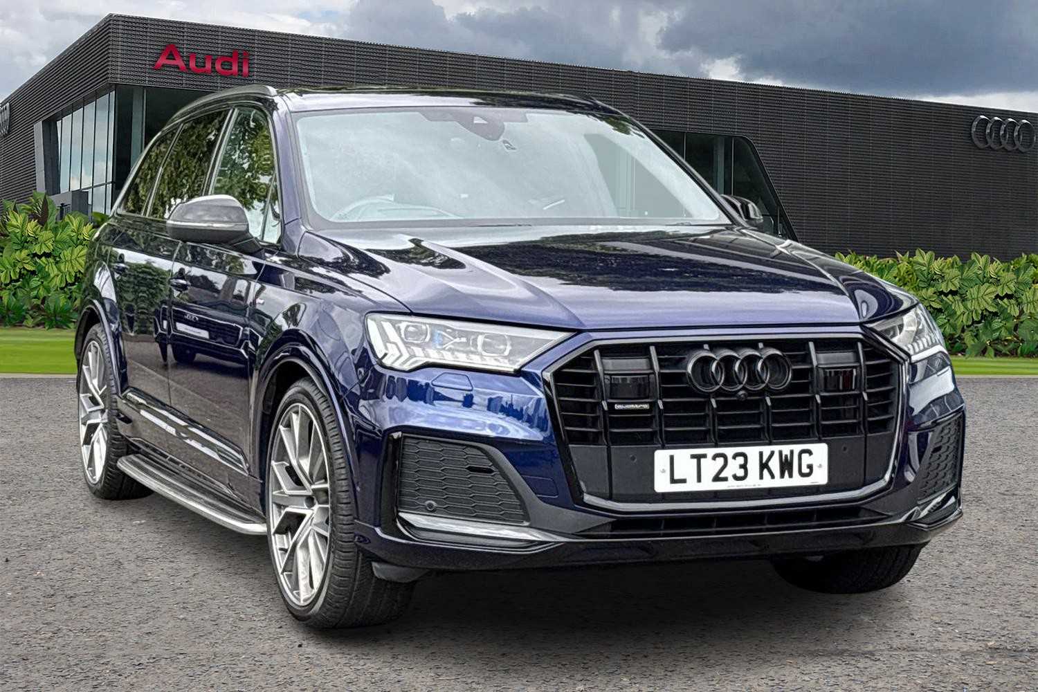 Main listing image - Audi Q7