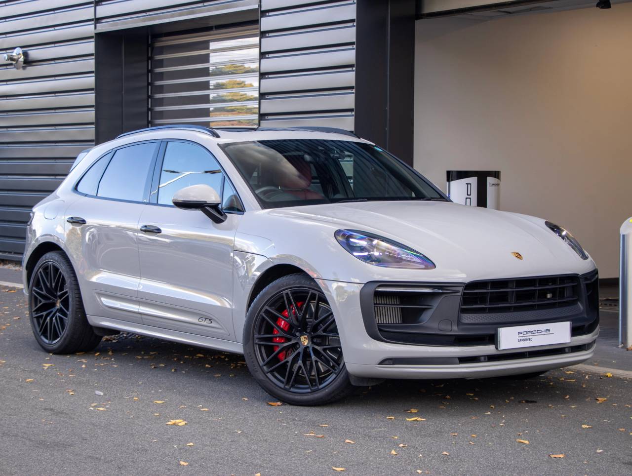 Main listing image - Porsche Macan