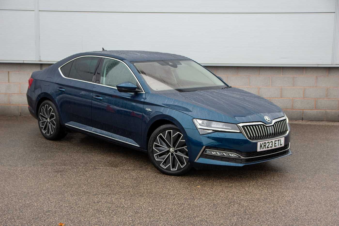 Main listing image - Skoda Superb