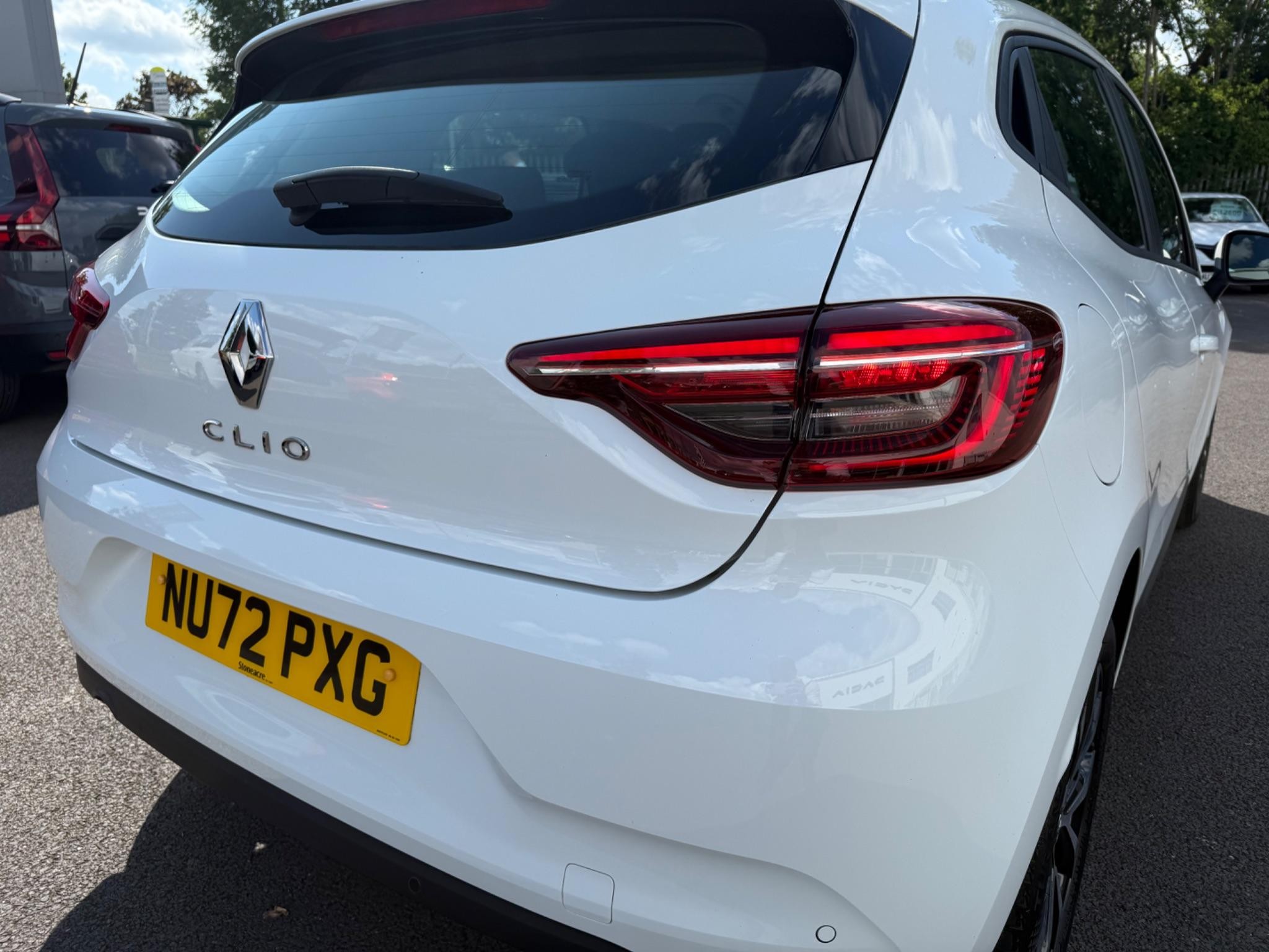 Main listing image - Renault Clio