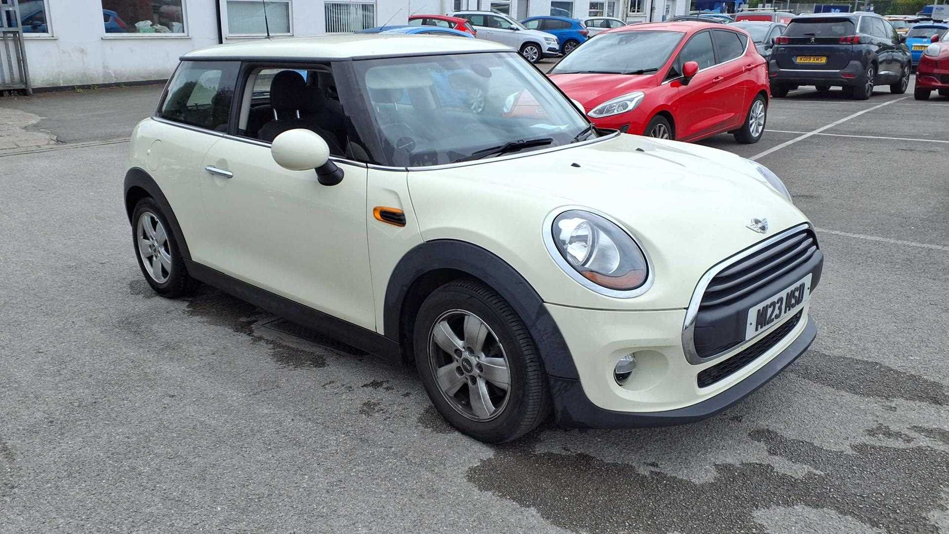 Main listing image - MINI Hatchback