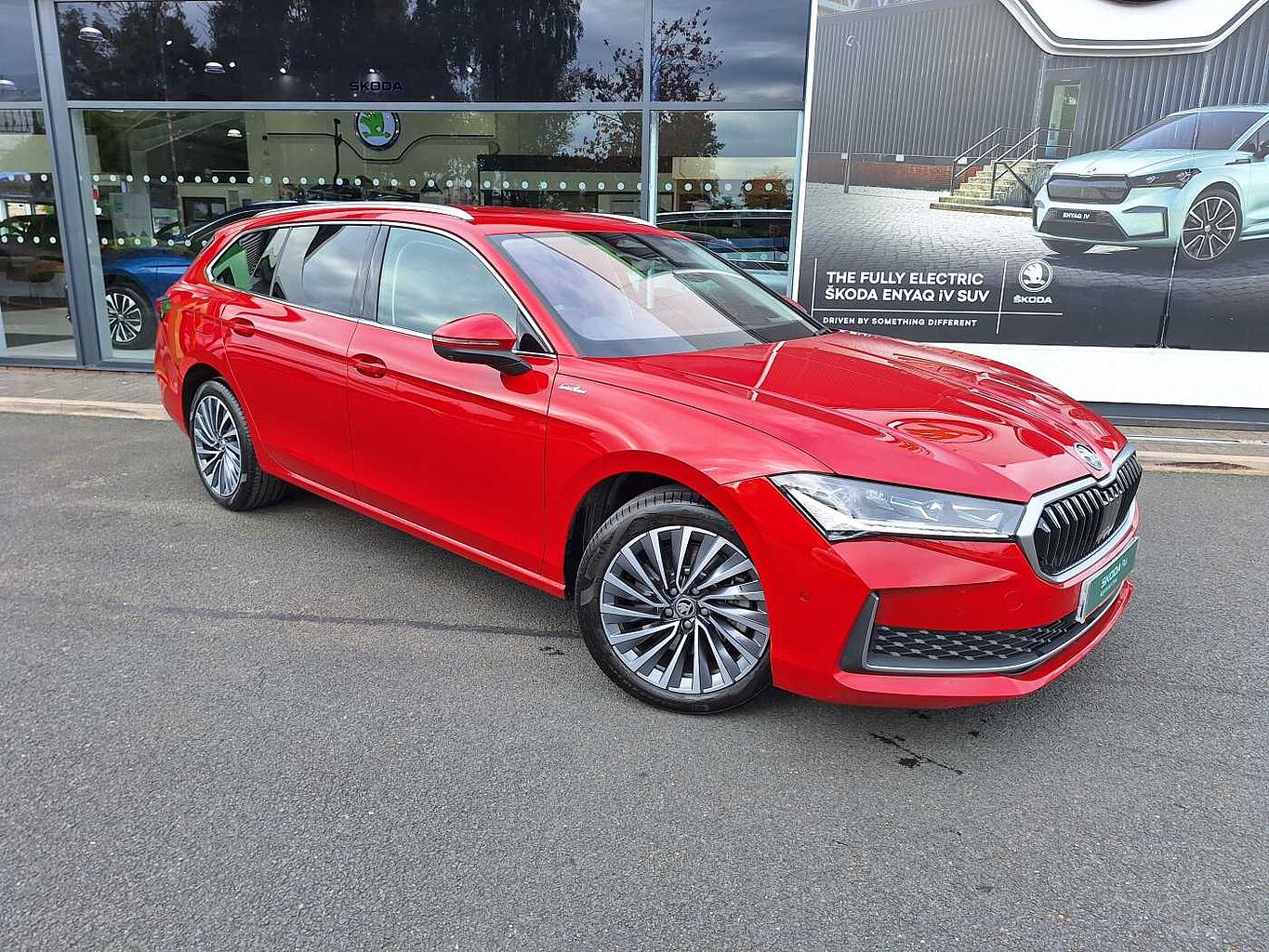 Main listing image - Skoda Superb Estate