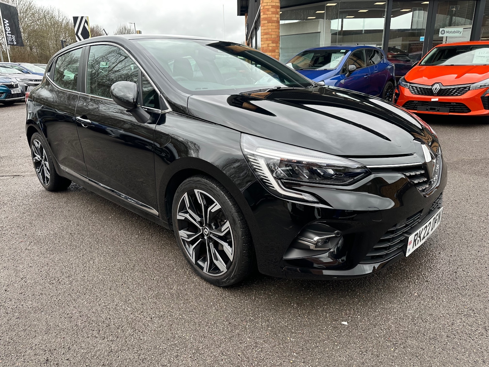 Main listing image - Renault Clio