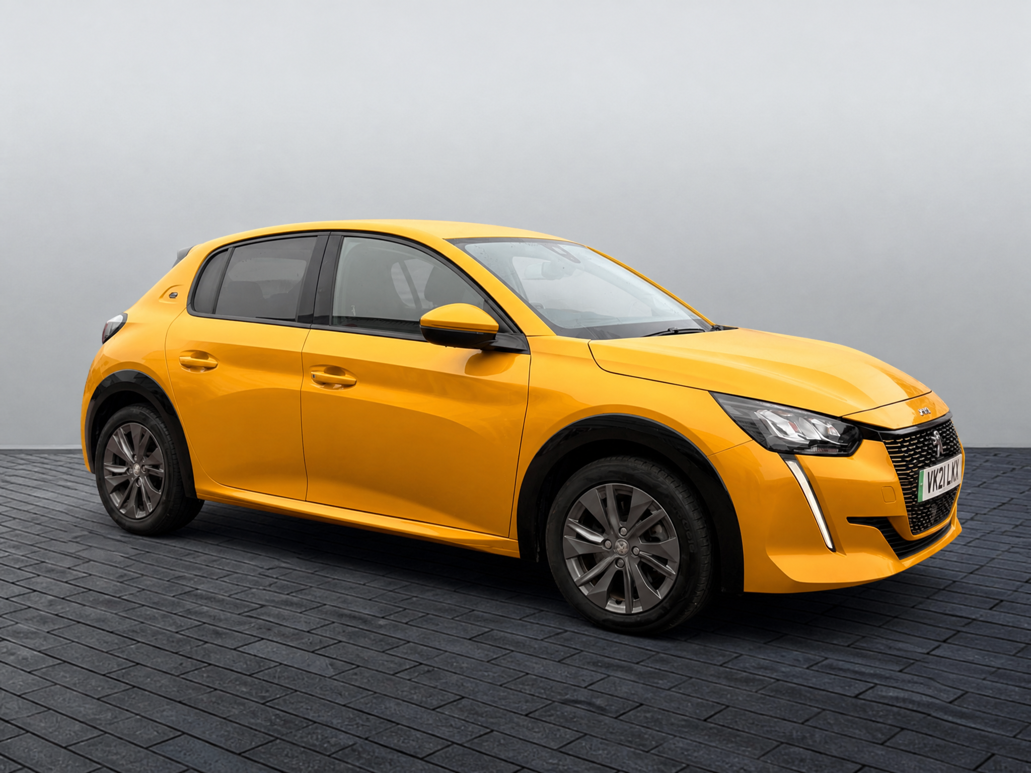 Main listing image - Peugeot 208