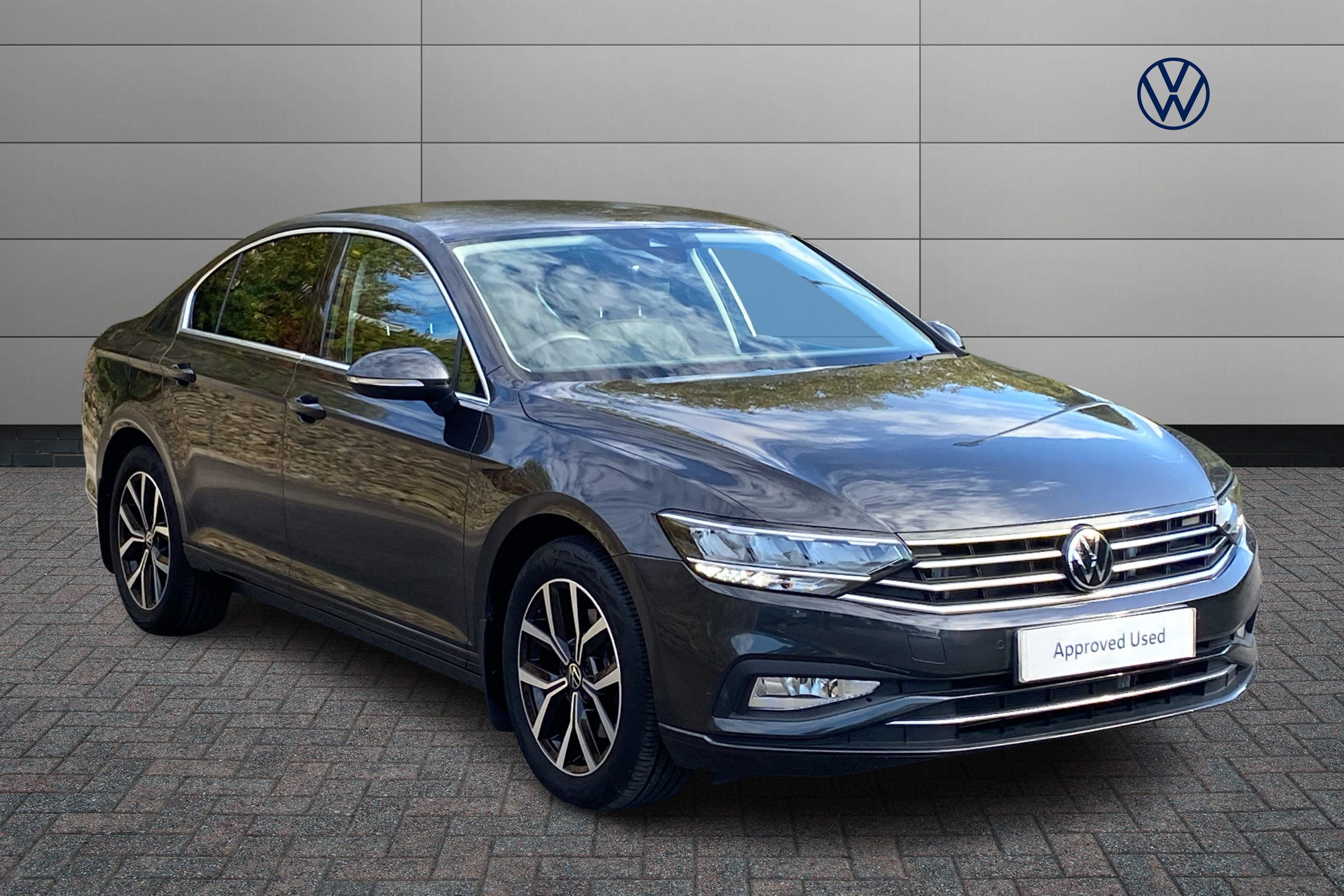 Main listing image - Volkswagen Passat