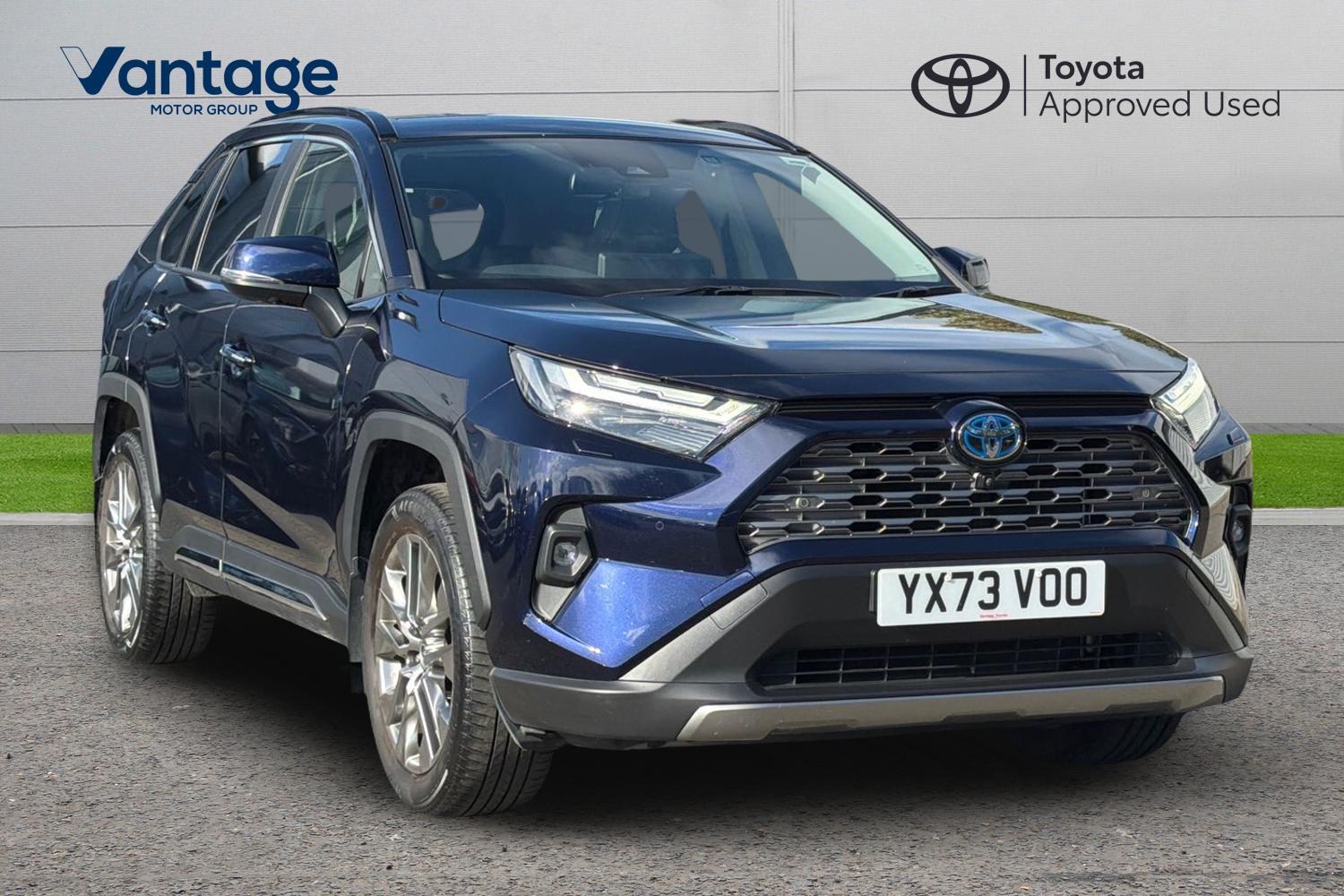 Main listing image - Toyota RAV4
