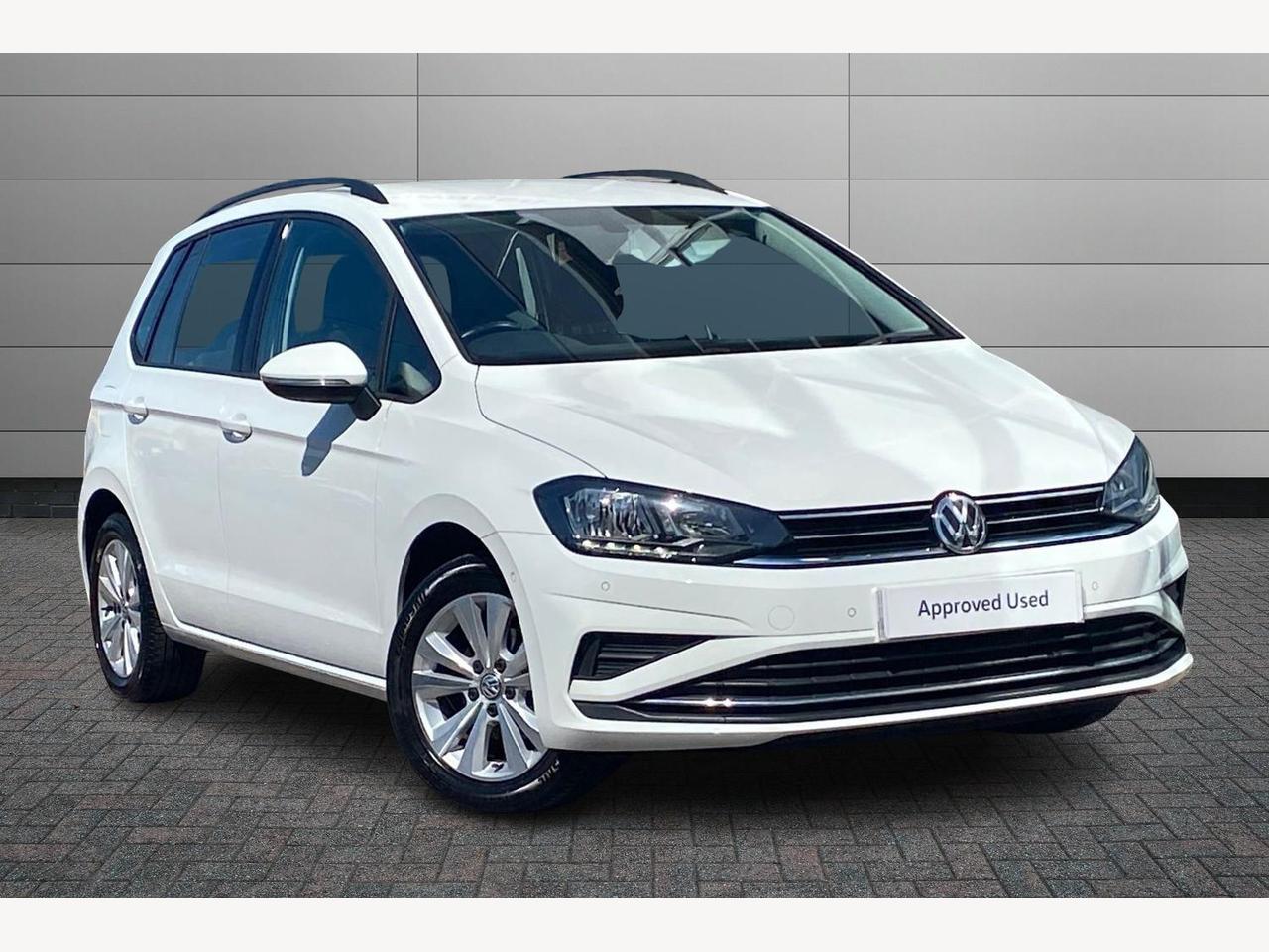 Main listing image - Volkswagen Golf SV