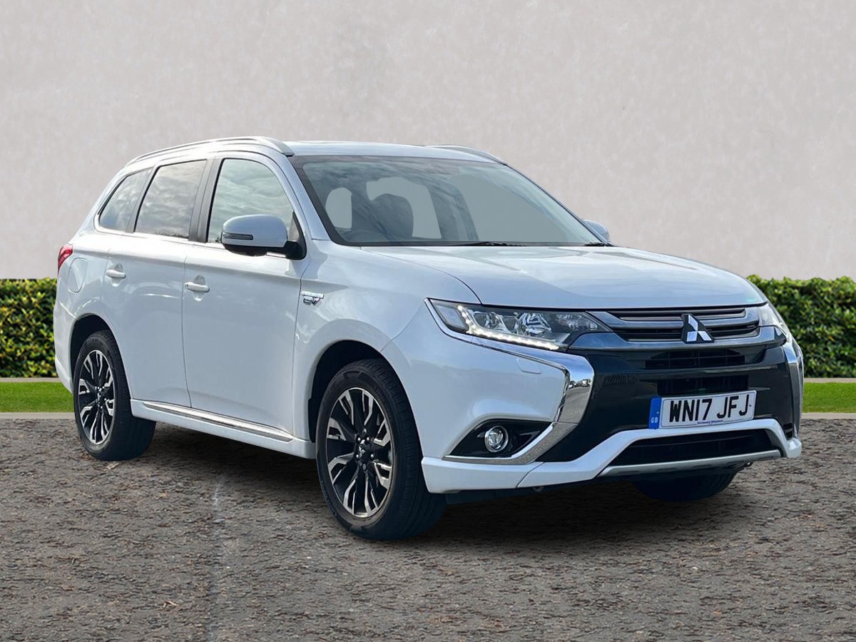 Main listing image - Mitsubishi Outlander