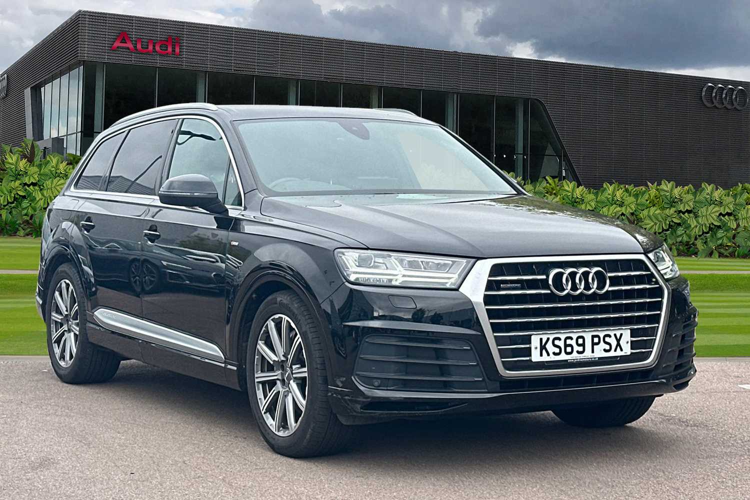 Main listing image - Audi Q7