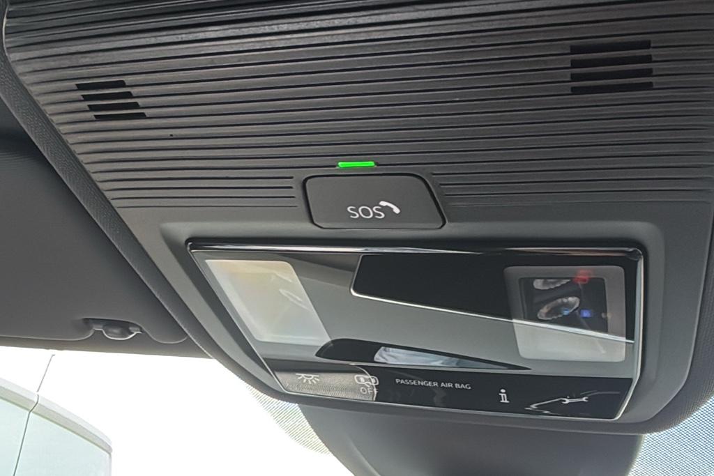 Main listing image - Volkswagen Golf R