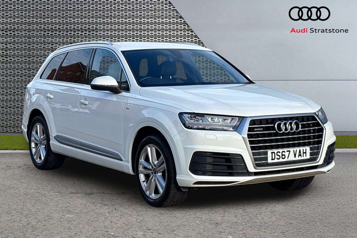 Main listing image - Audi Q7