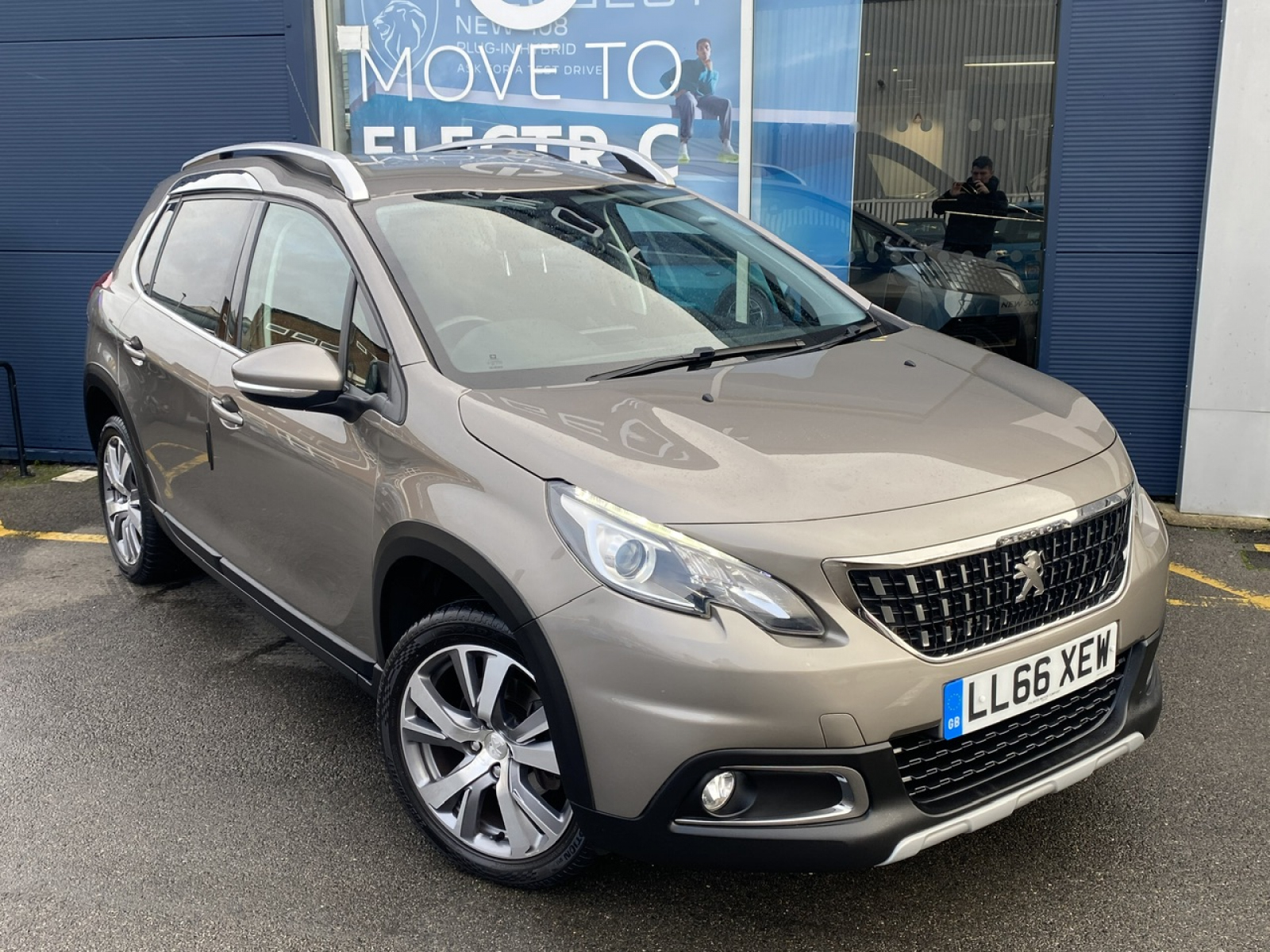 Main listing image - Peugeot 2008