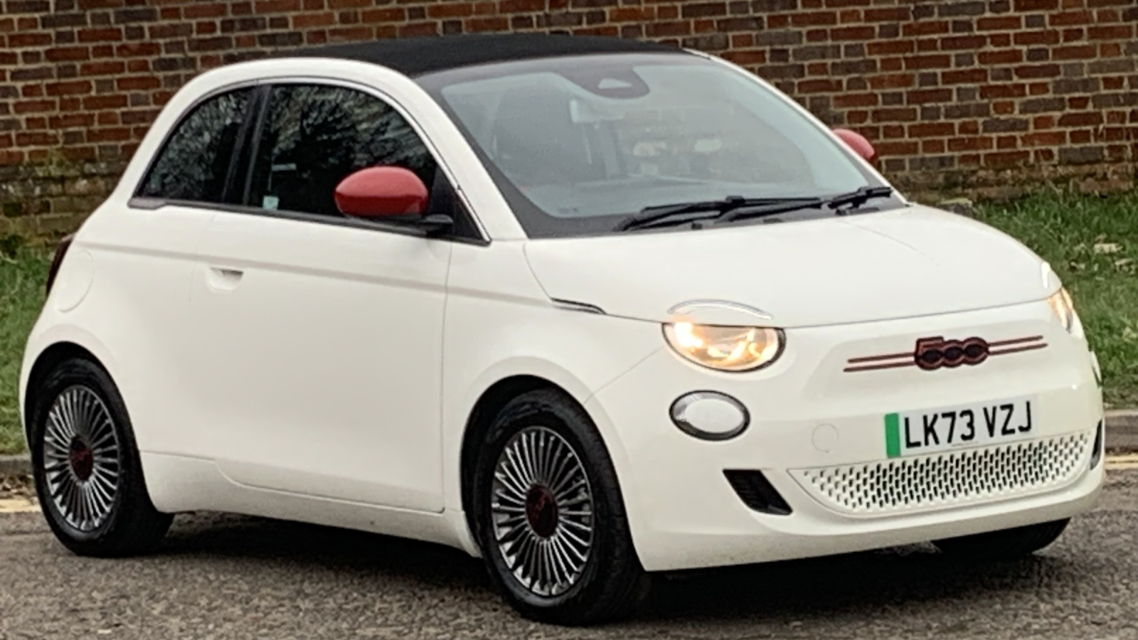 Main listing image - Fiat 500 Electric