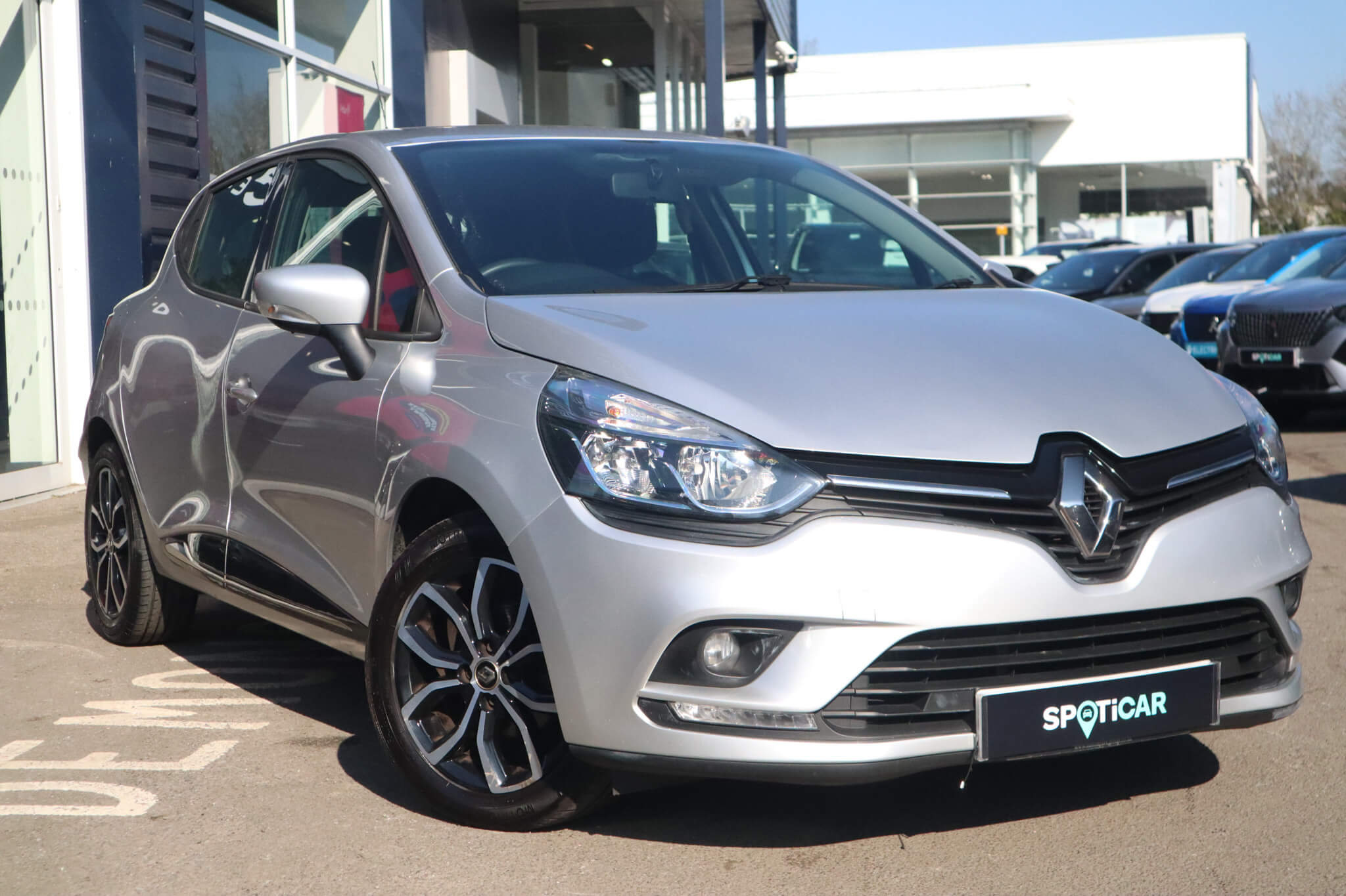 Main listing image - Renault Clio