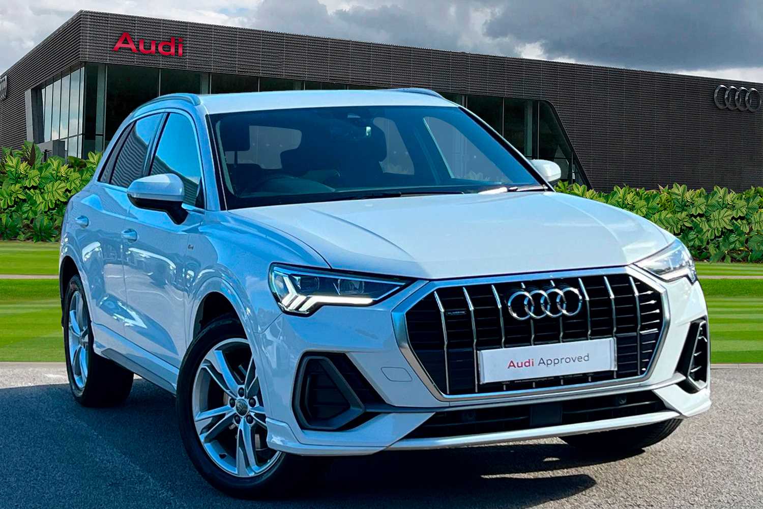 Main listing image - Audi Q3