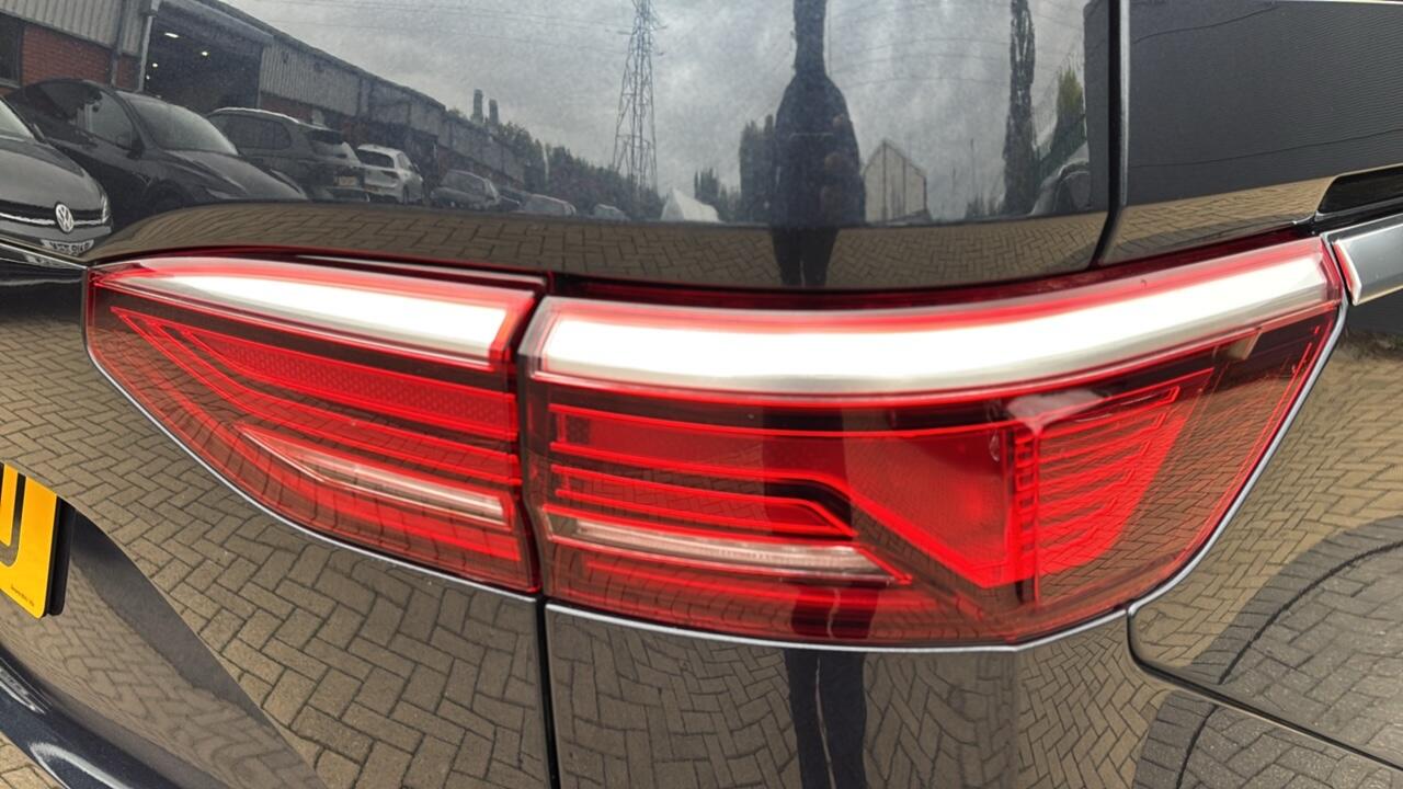 Main listing image - Volkswagen Multivan