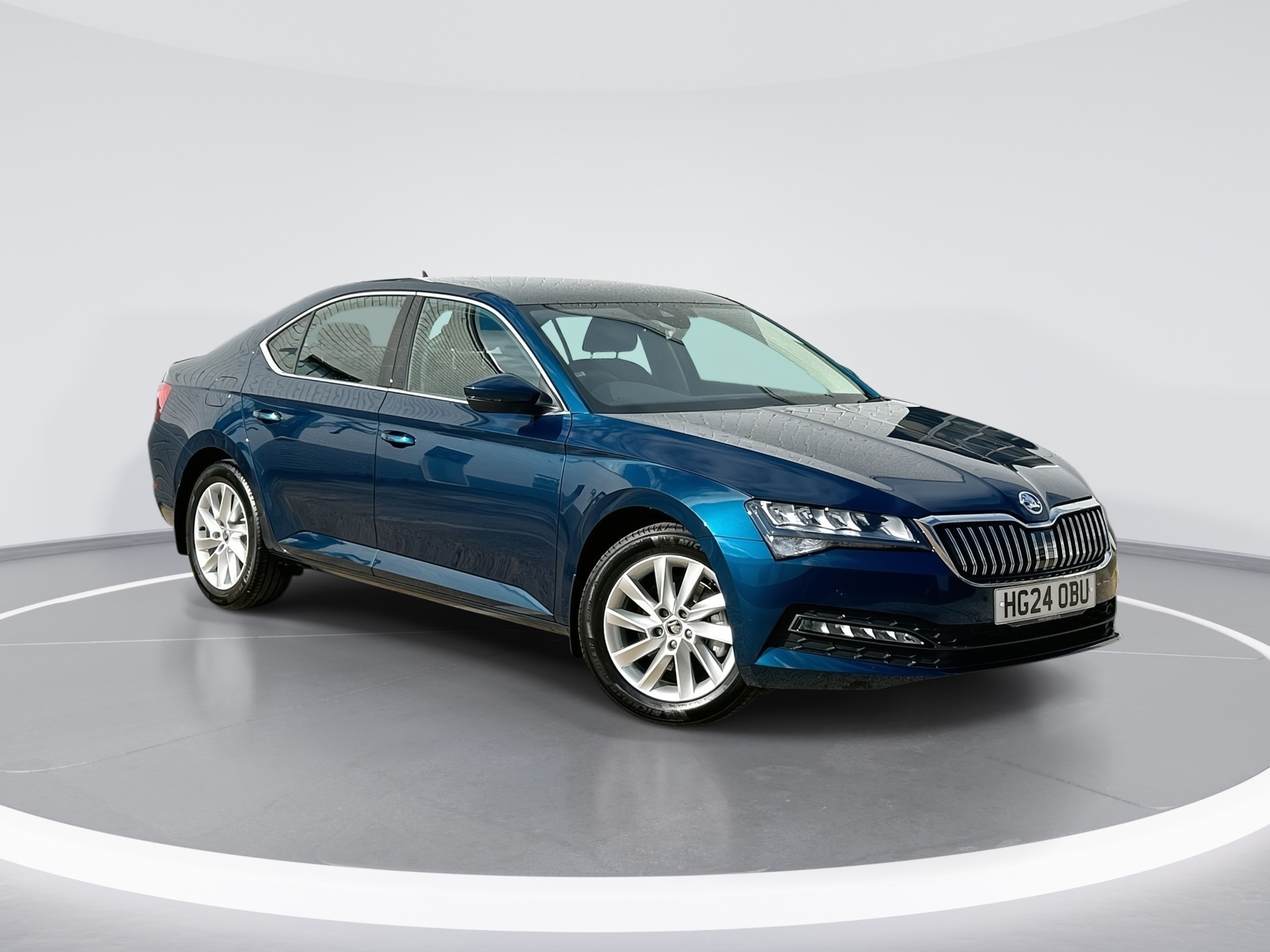 Main listing image - Skoda Superb