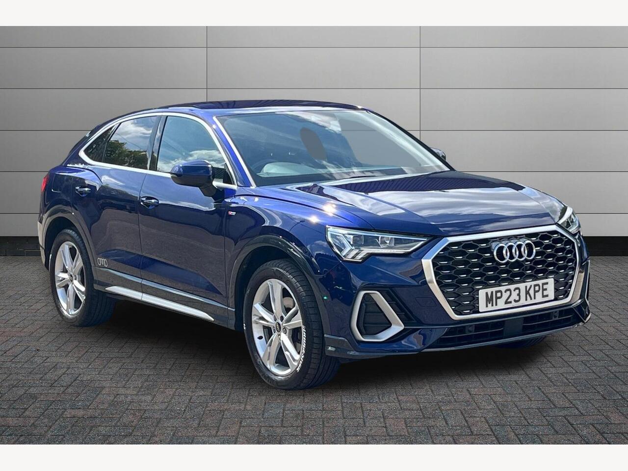 Main listing image - Audi Q3