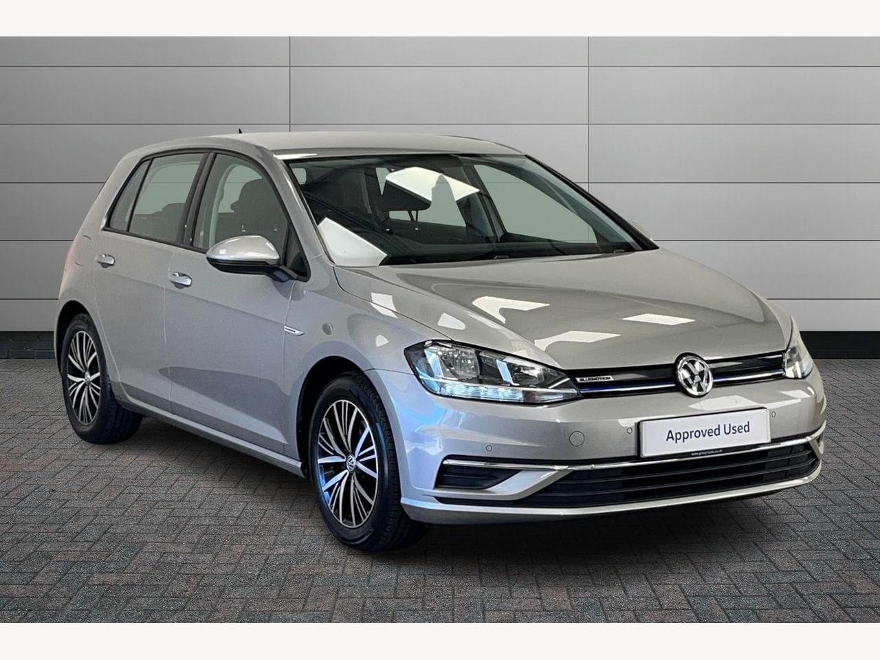 Main listing image - Volkswagen Golf