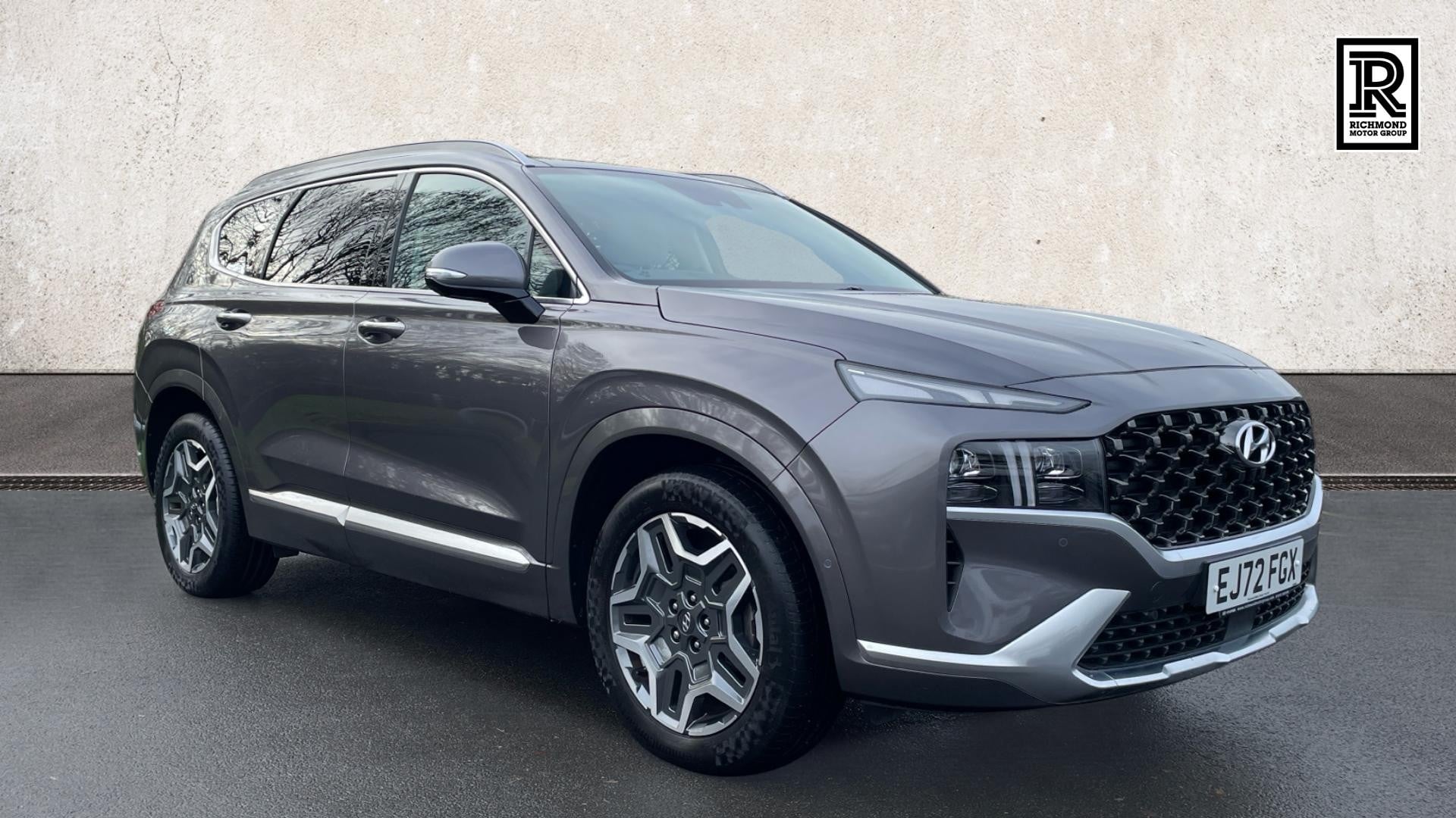 Main listing image - Hyundai Santa Fe