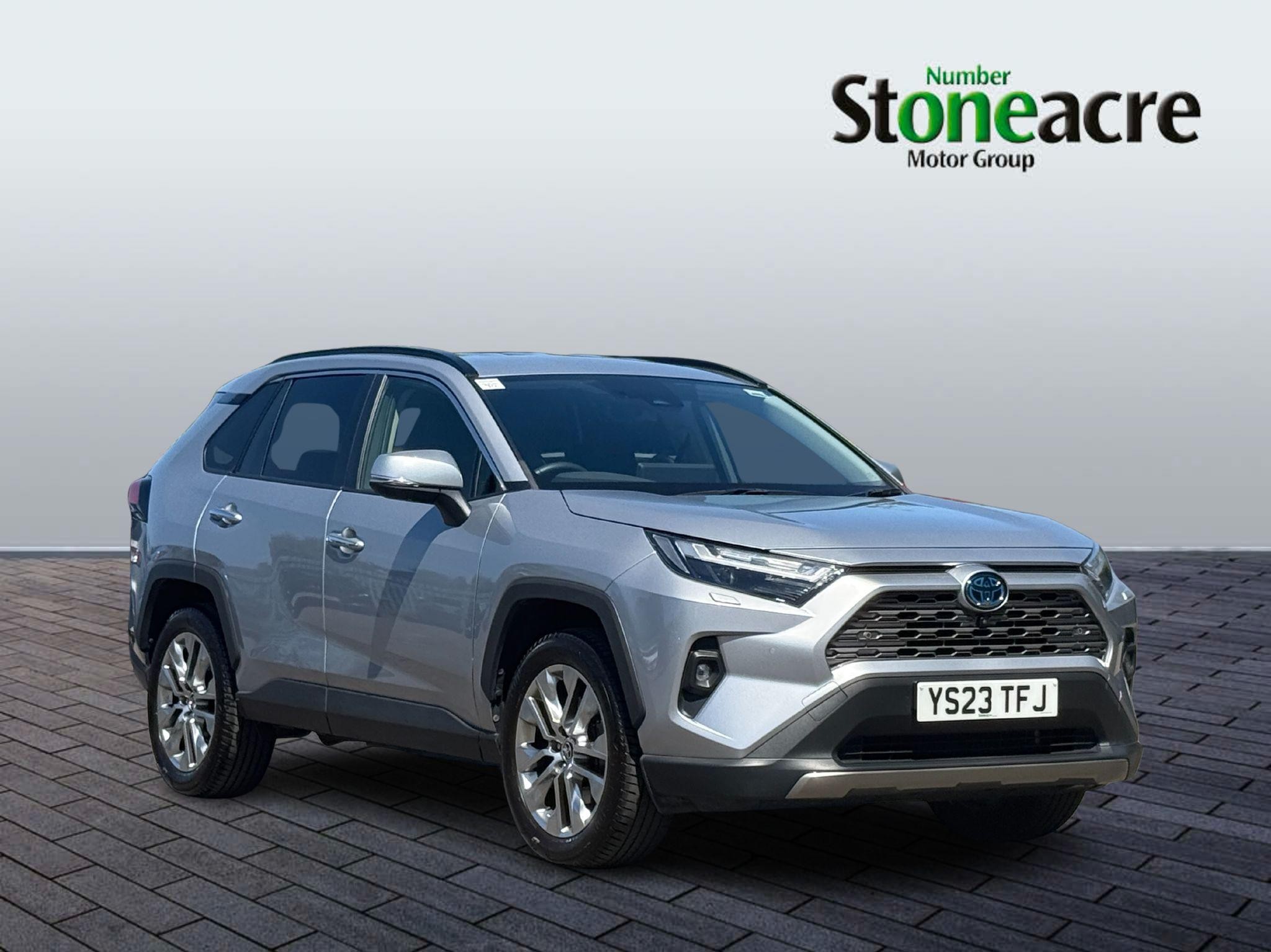 Main listing image - Toyota RAV4