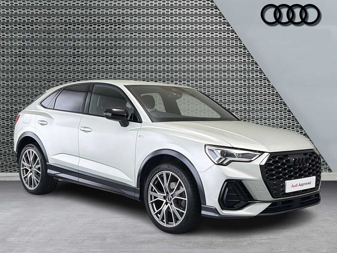 Main listing image - Audi Q3