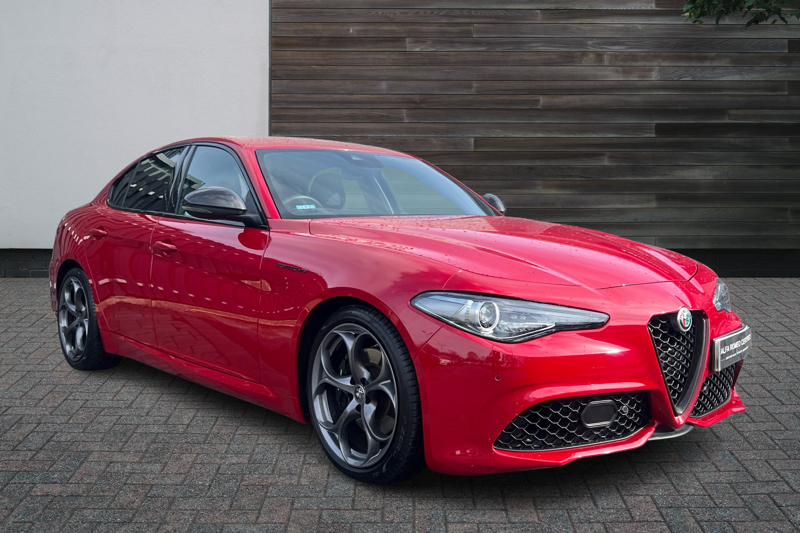 Main listing image - Alfa Romeo Giulia