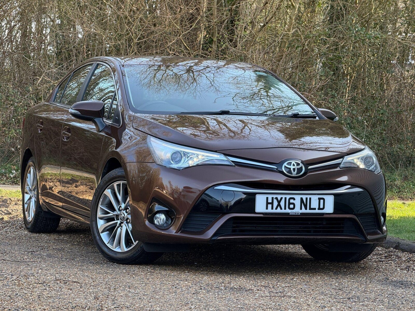 Main listing image - Toyota Avensis