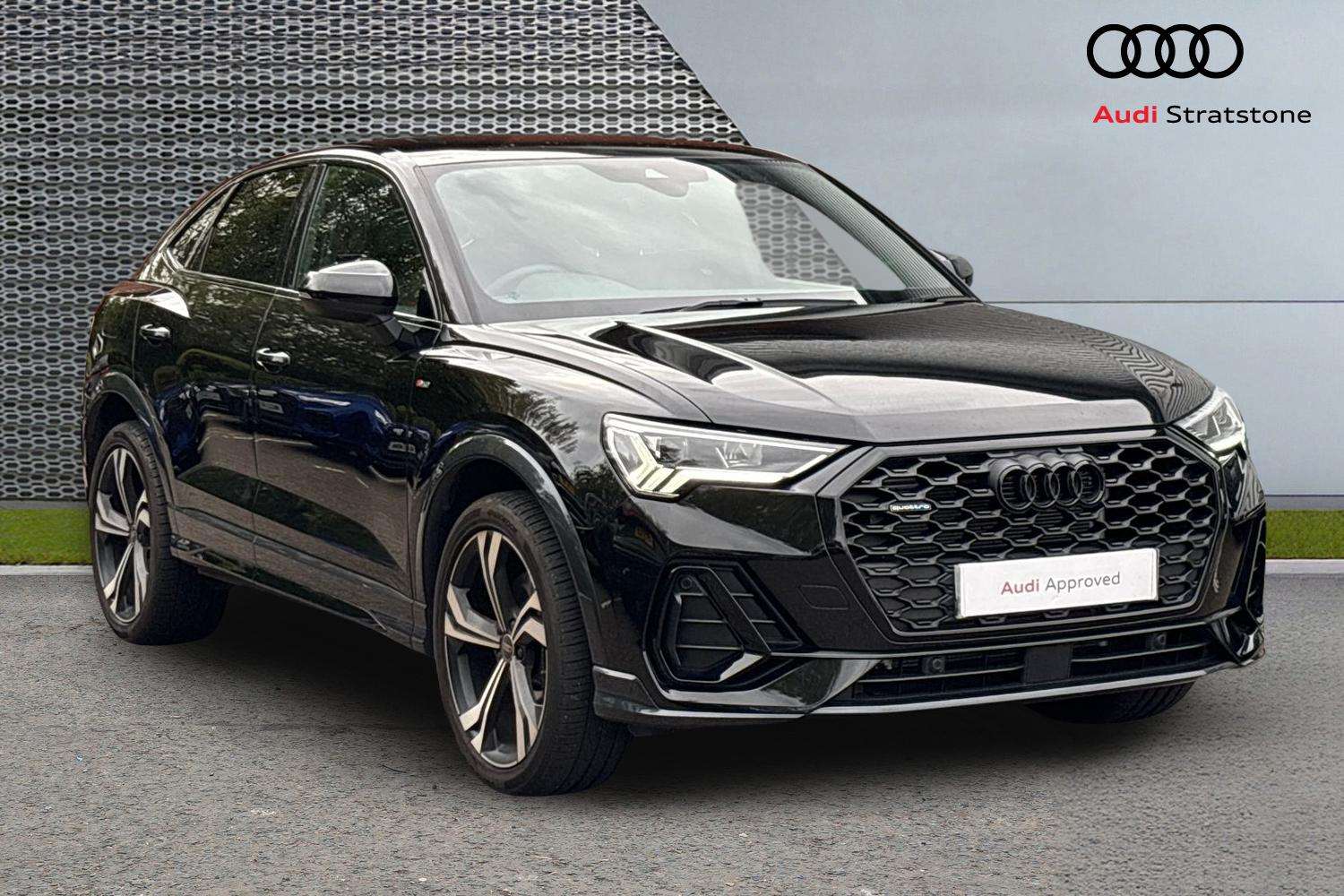 Main listing image - Audi Q3