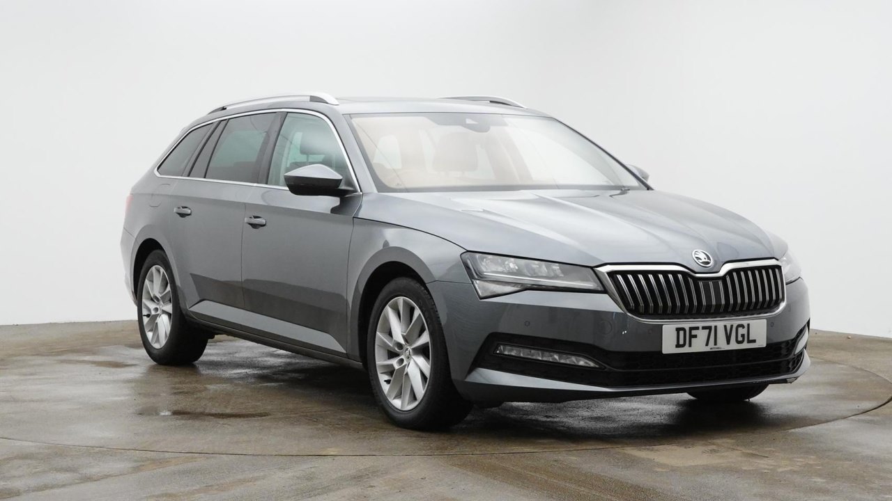 Main listing image - Skoda Superb Estate