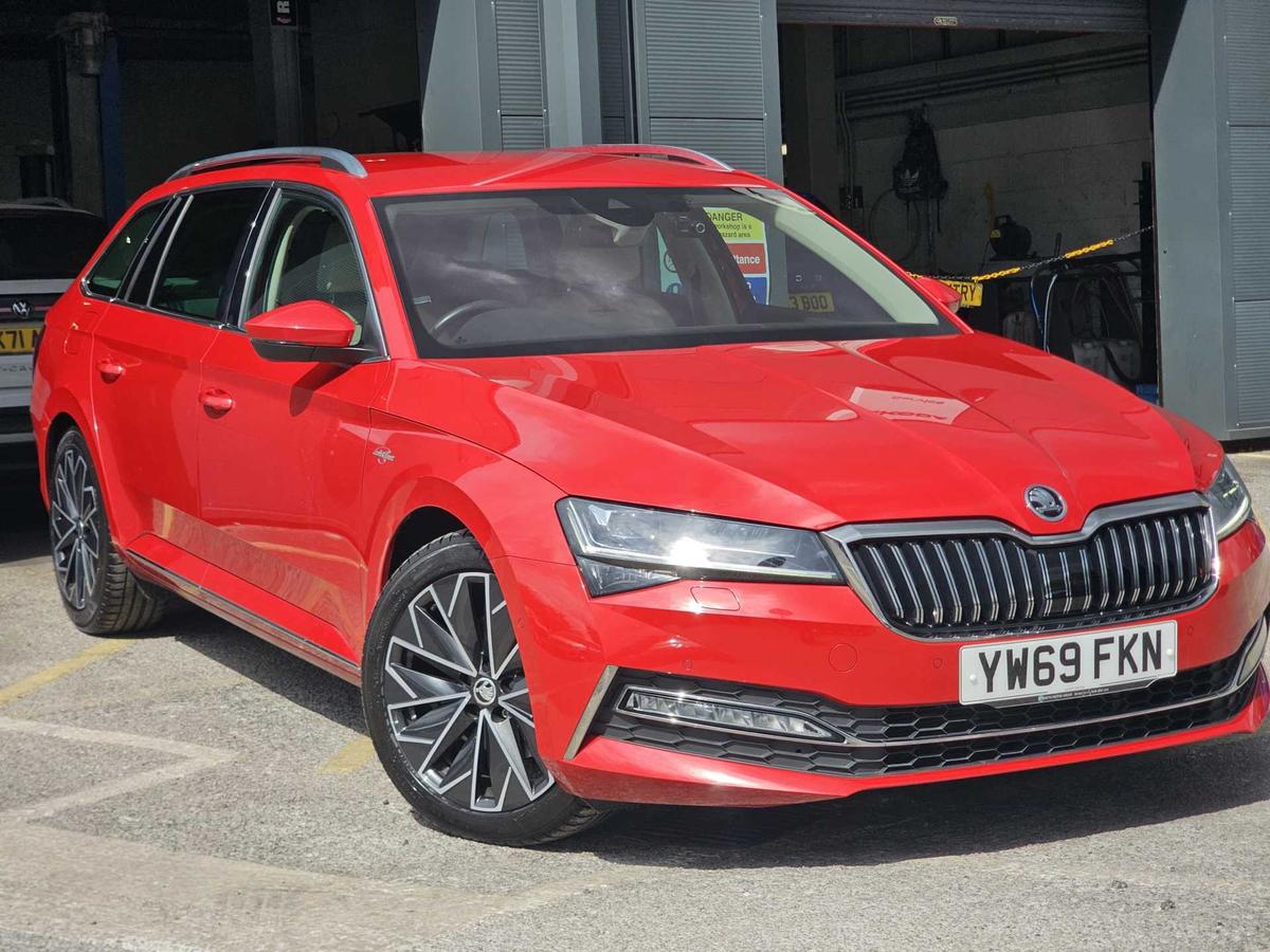 Main listing image - Skoda Superb