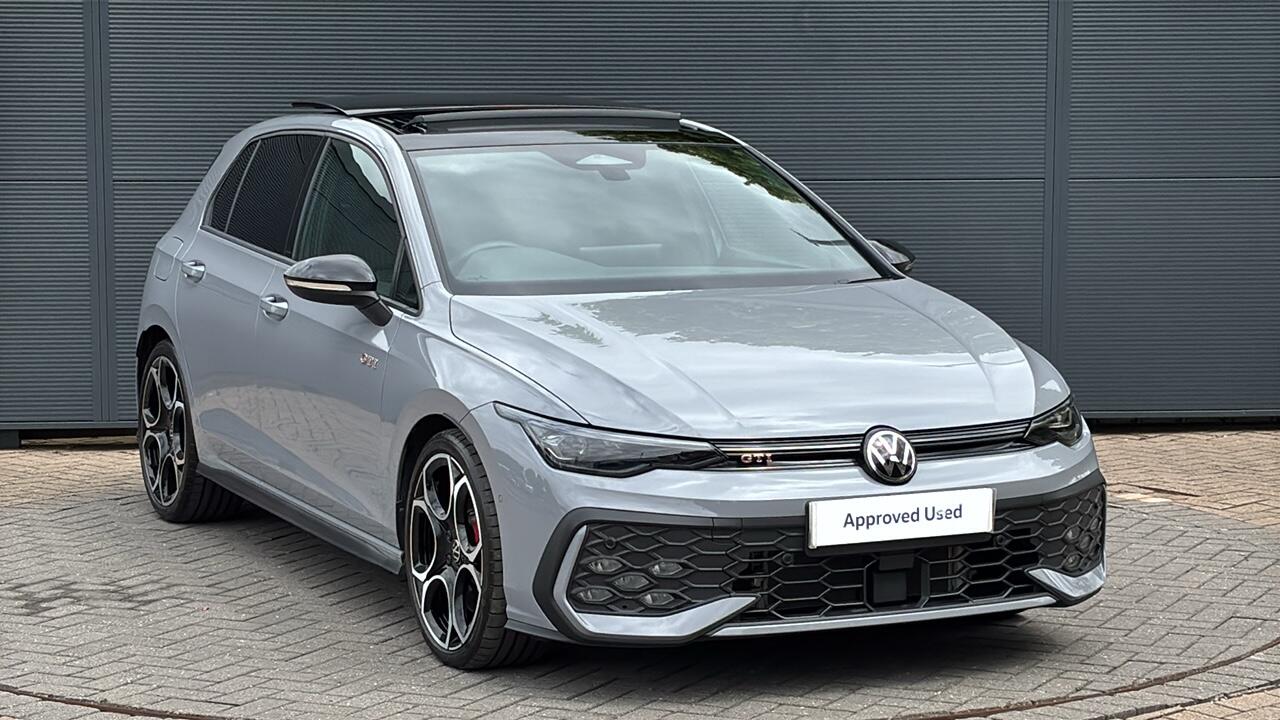 Main listing image - Volkswagen Golf