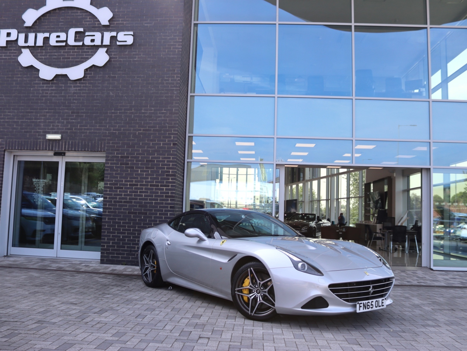 Main listing image - Ferrari California
