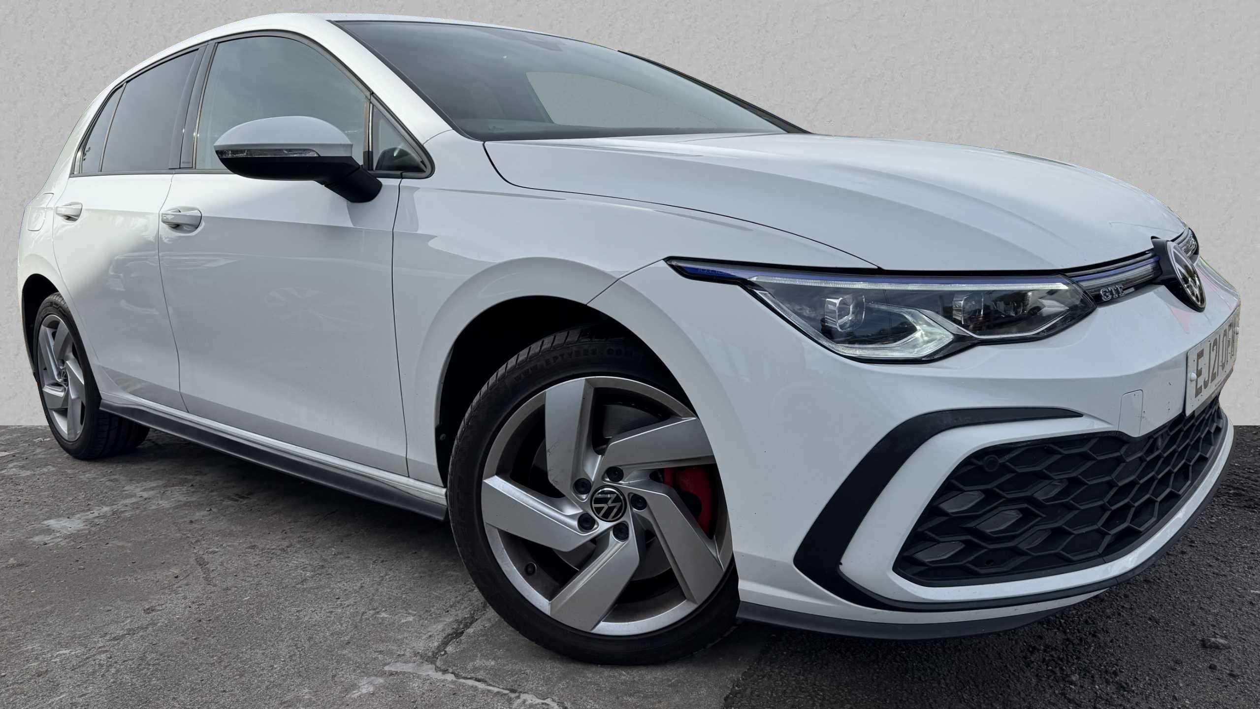 Main listing image - Volkswagen Golf GTE