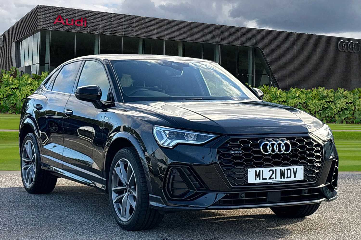 Main listing image - Audi Q3