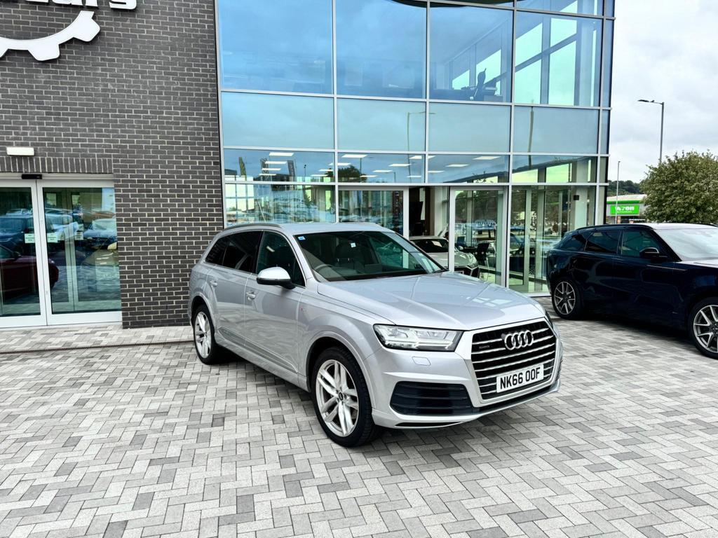 Main listing image - Audi Q7