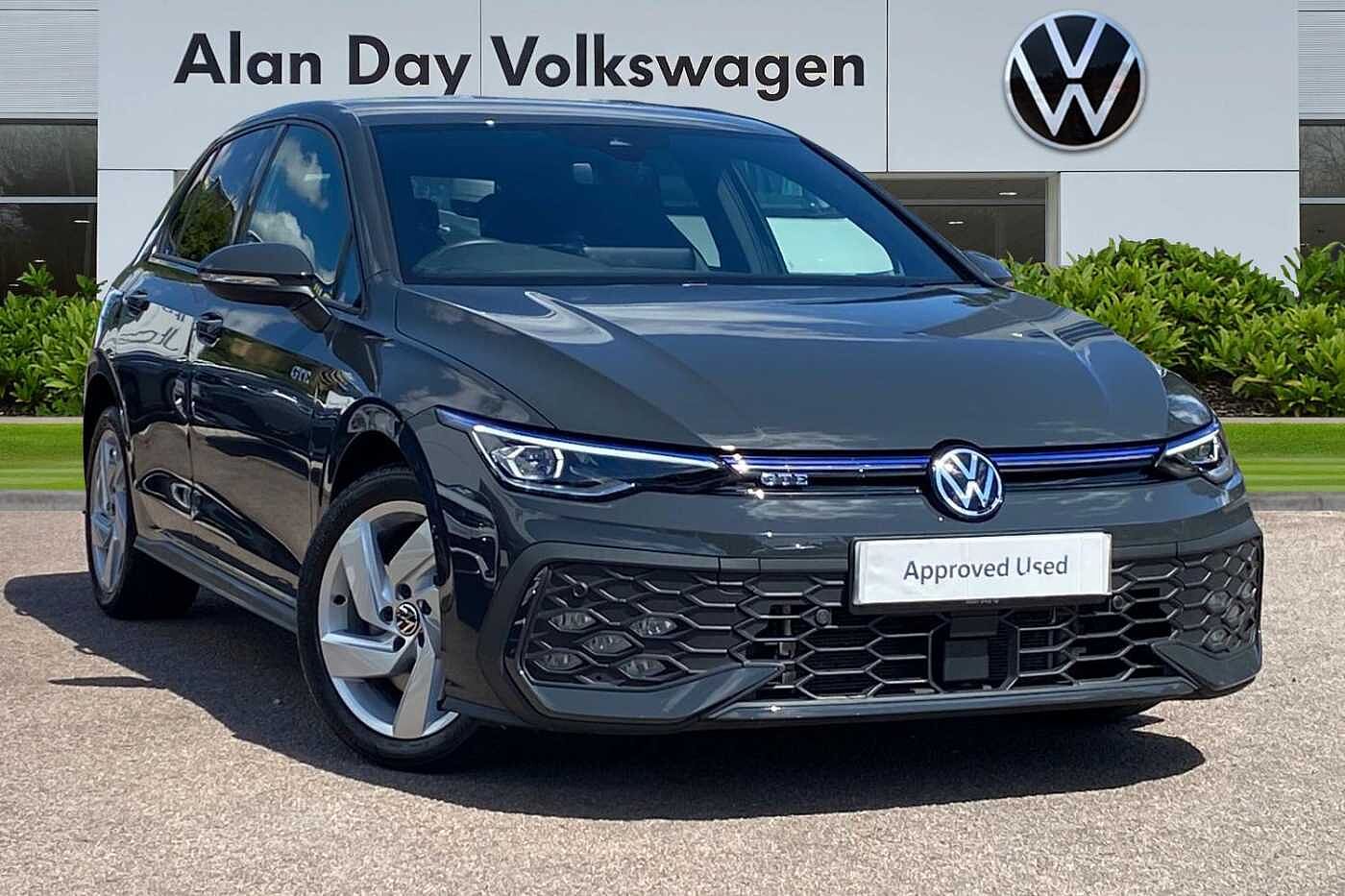 Main listing image - Volkswagen Golf GTE
